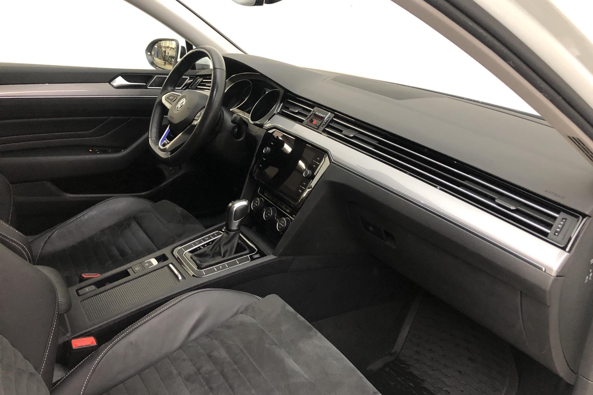 VW Passat 1.4 GTE Sportscombi (218hk) - 6 437 mil - Automat - vit - 2020