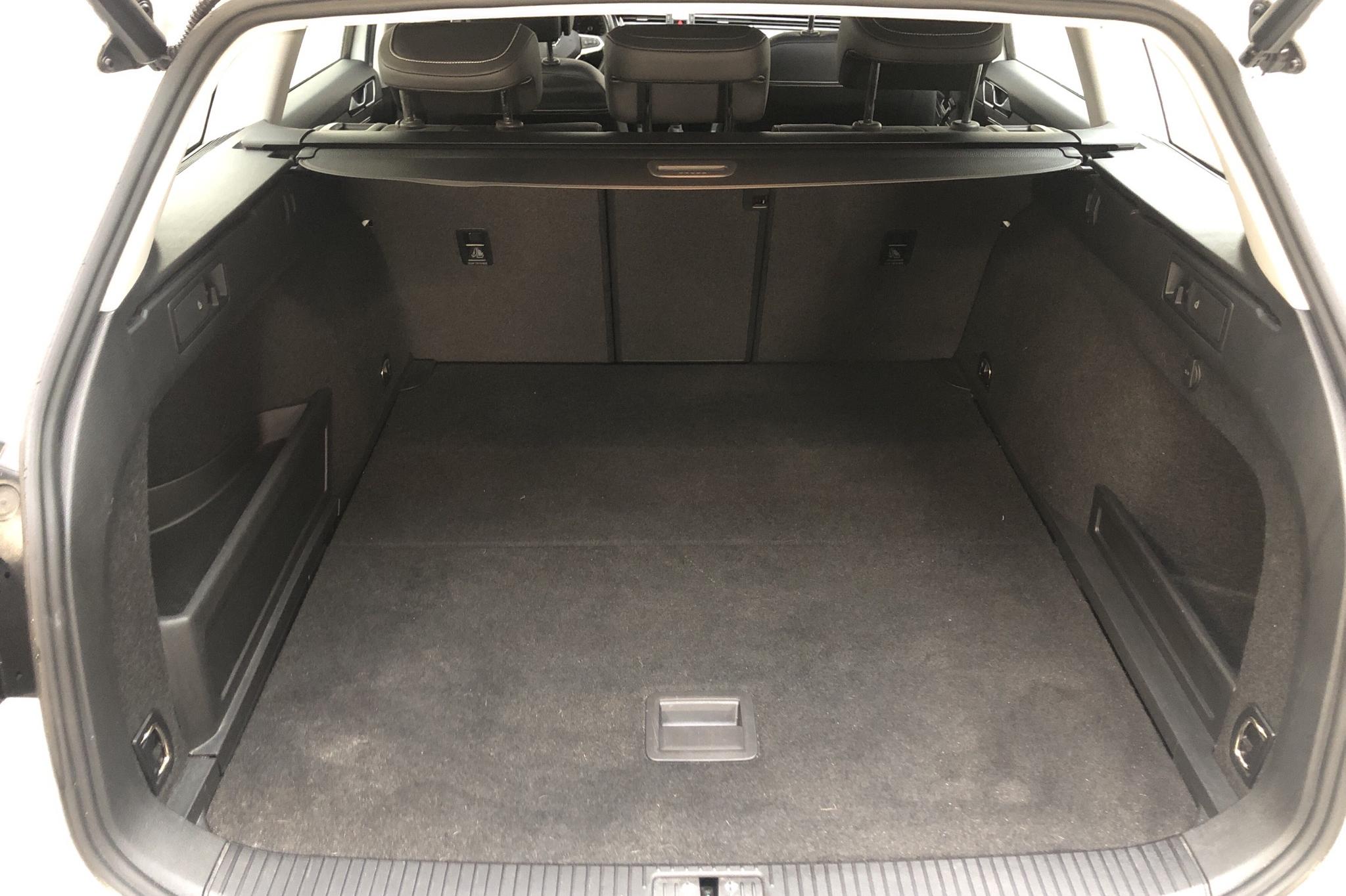 VW Passat 1.4 GTE Sportscombi (218hk) - 6 437 mil - Automat - vit - 2020