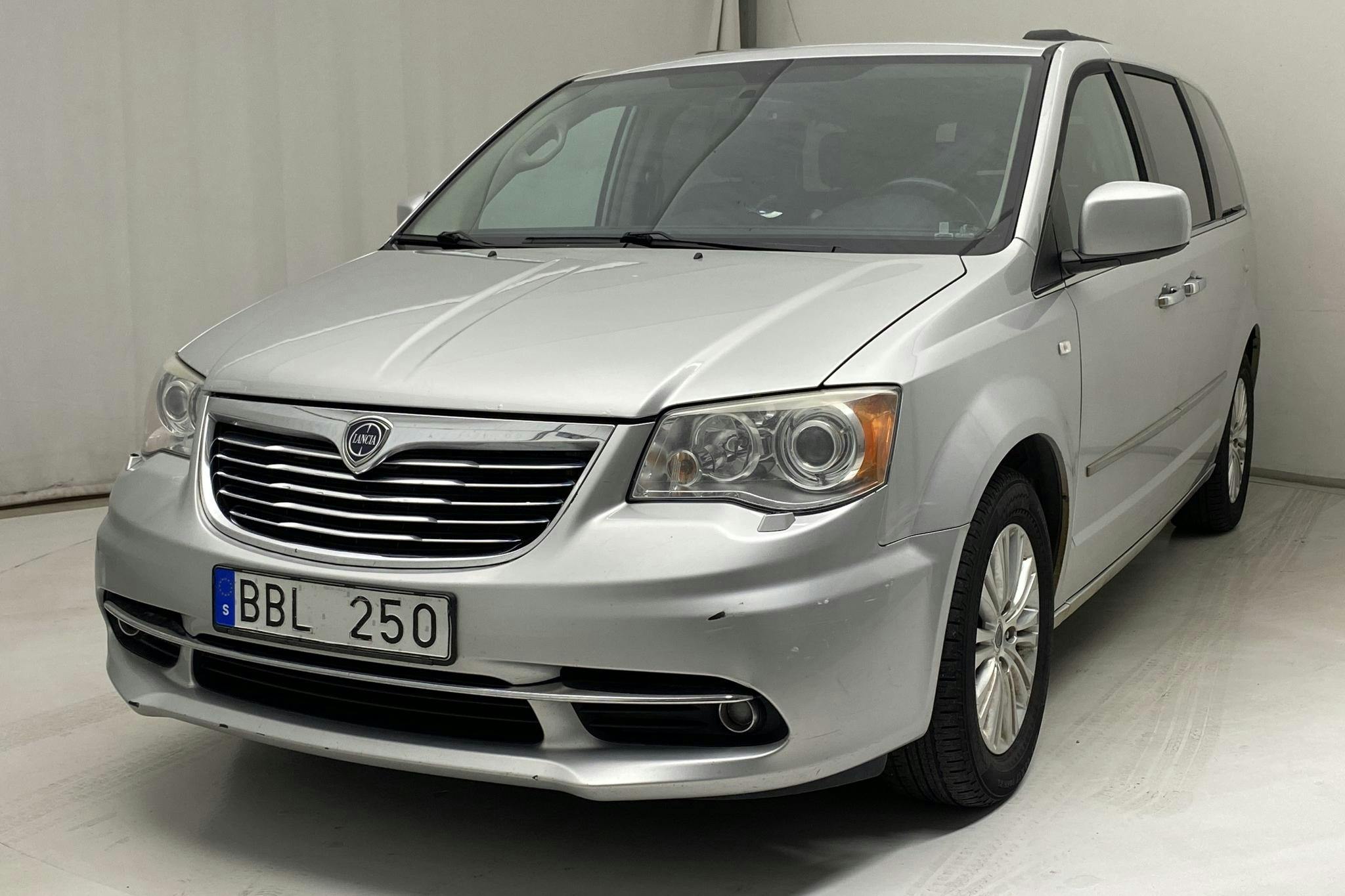 Lancia Lancia Voyager 2.8 Multi-Jet (163hk) - 27 301 mil - Automat - grå - 2012