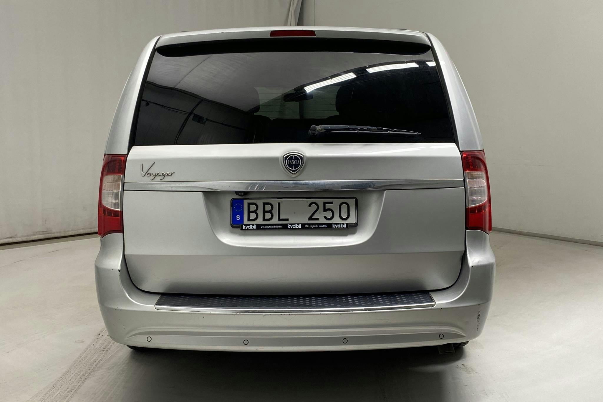 Lancia Lancia Voyager 2.8 Multi-Jet (163hk) - 27 301 mil - Automat - grå - 2012