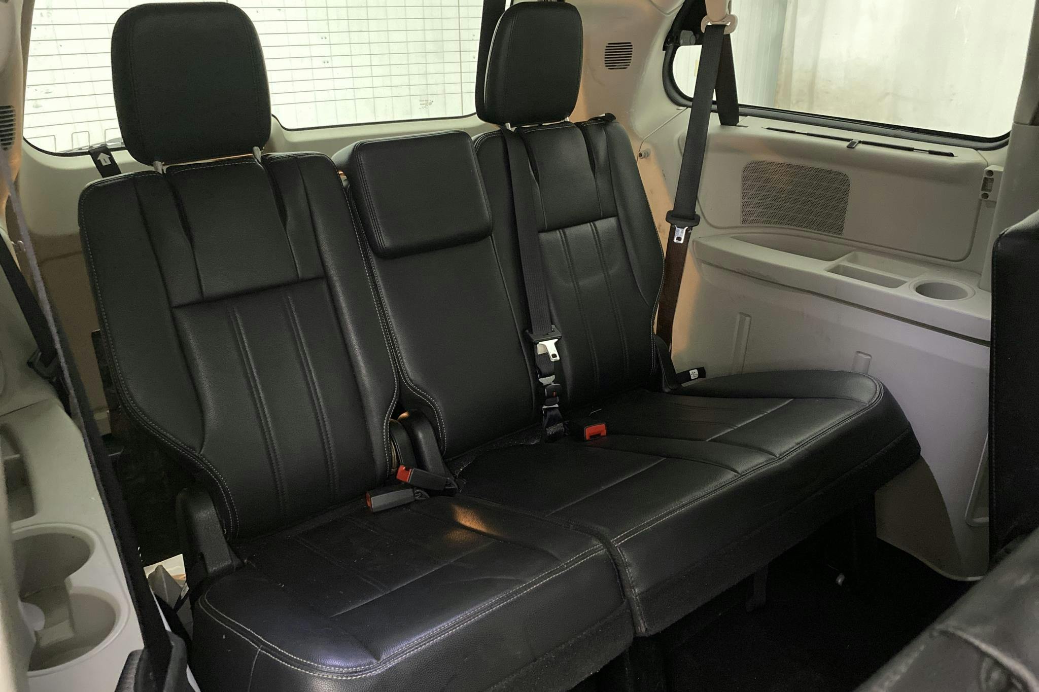 Lancia Lancia Voyager 2.8 Multi-Jet (163hk) - 27 301 mil - Automat - grå - 2012