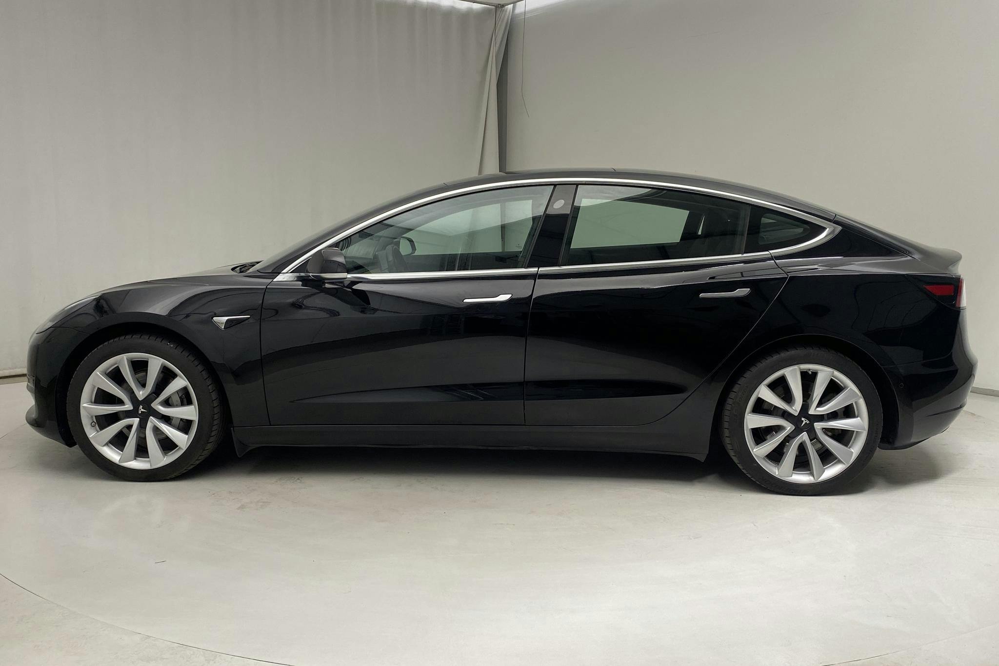 Tesla Model 3 Long Range Dual Motor AWD - 7 348 mil - Automat - svart - 2019