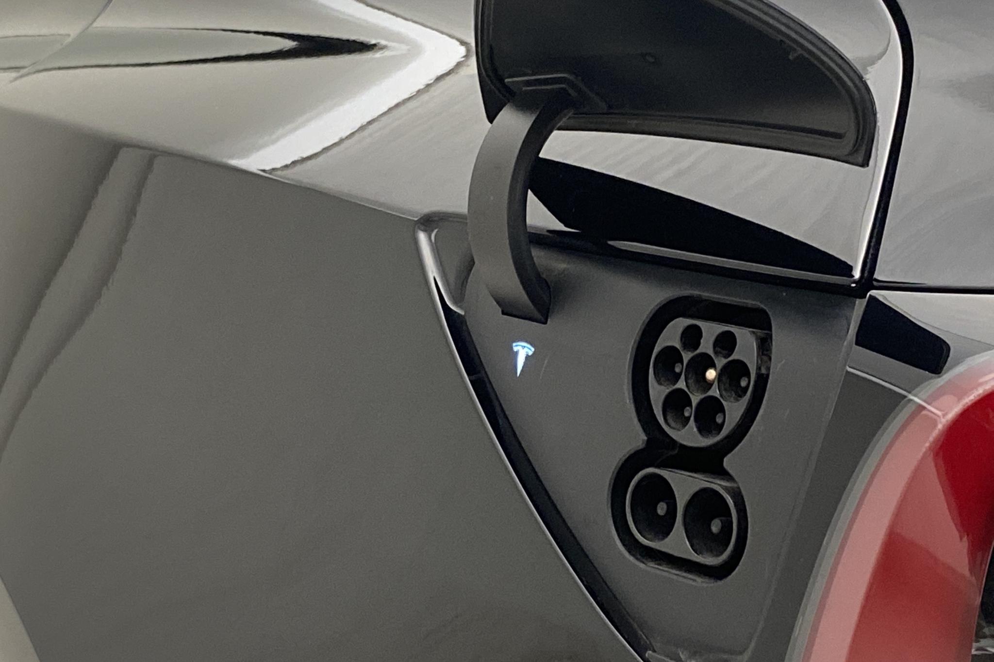 Tesla Model 3 Long Range Dual Motor AWD - 7 348 mil - Automat - svart - 2019