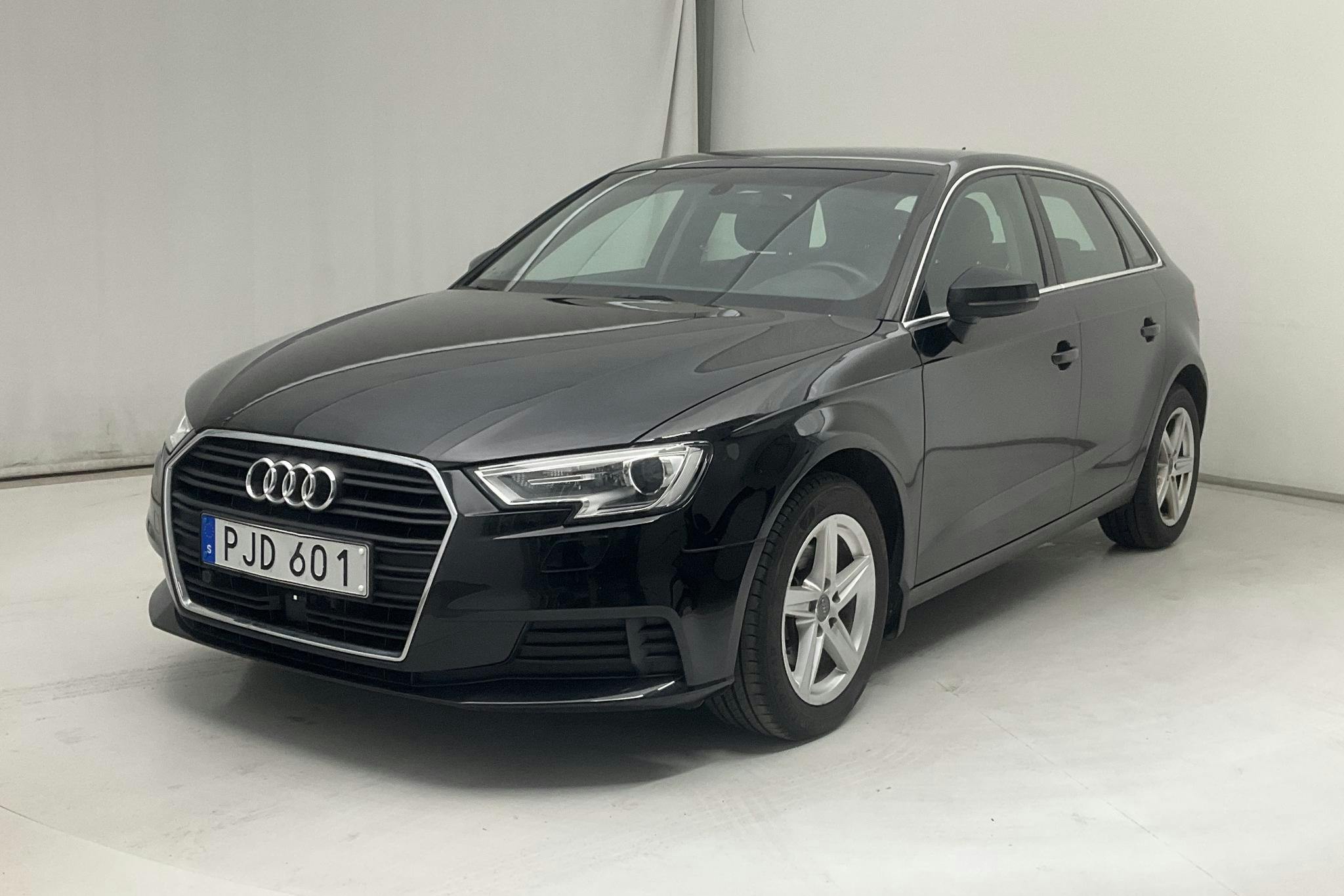 Audi A3 1.0 TFSI Sportback (116hk) - 102 820 km - Manual - black - 2017