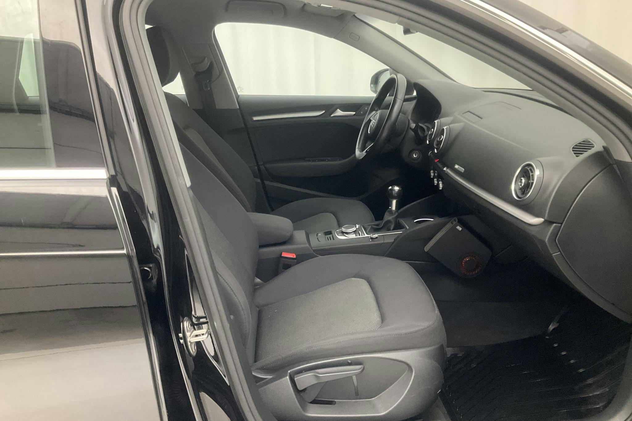 Audi A3 1.0 TFSI Sportback (116hk) - 102 820 km - Manual - black - 2017