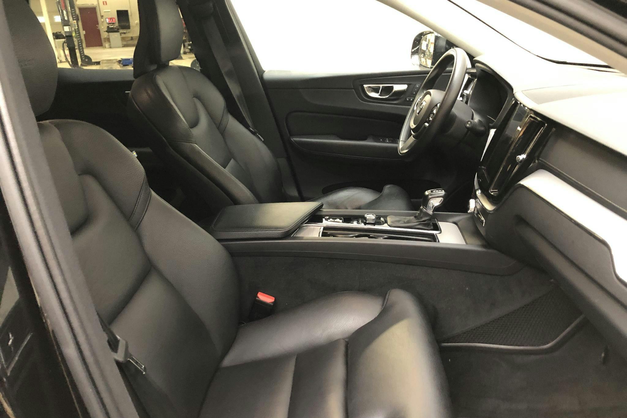 Volvo XC60 D4 AWD (190hk) - 16 070 mil - Automat - svart - 2019
