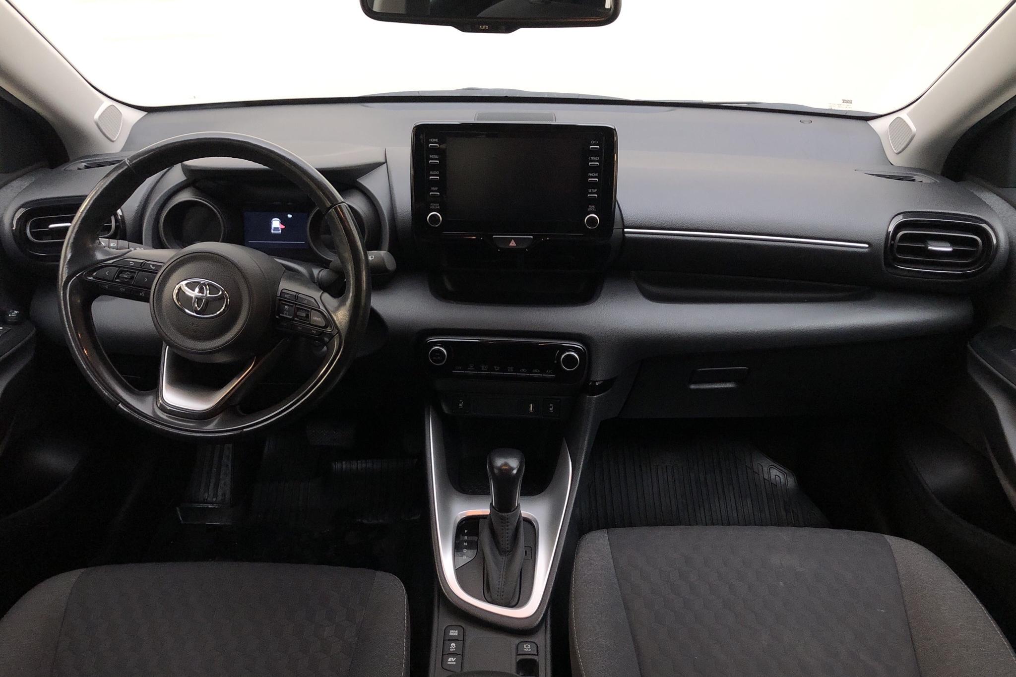 Toyota Yaris 1.5 Hybrid 5dr (116hk) - 3 916 mil - Automat - vit - 2021