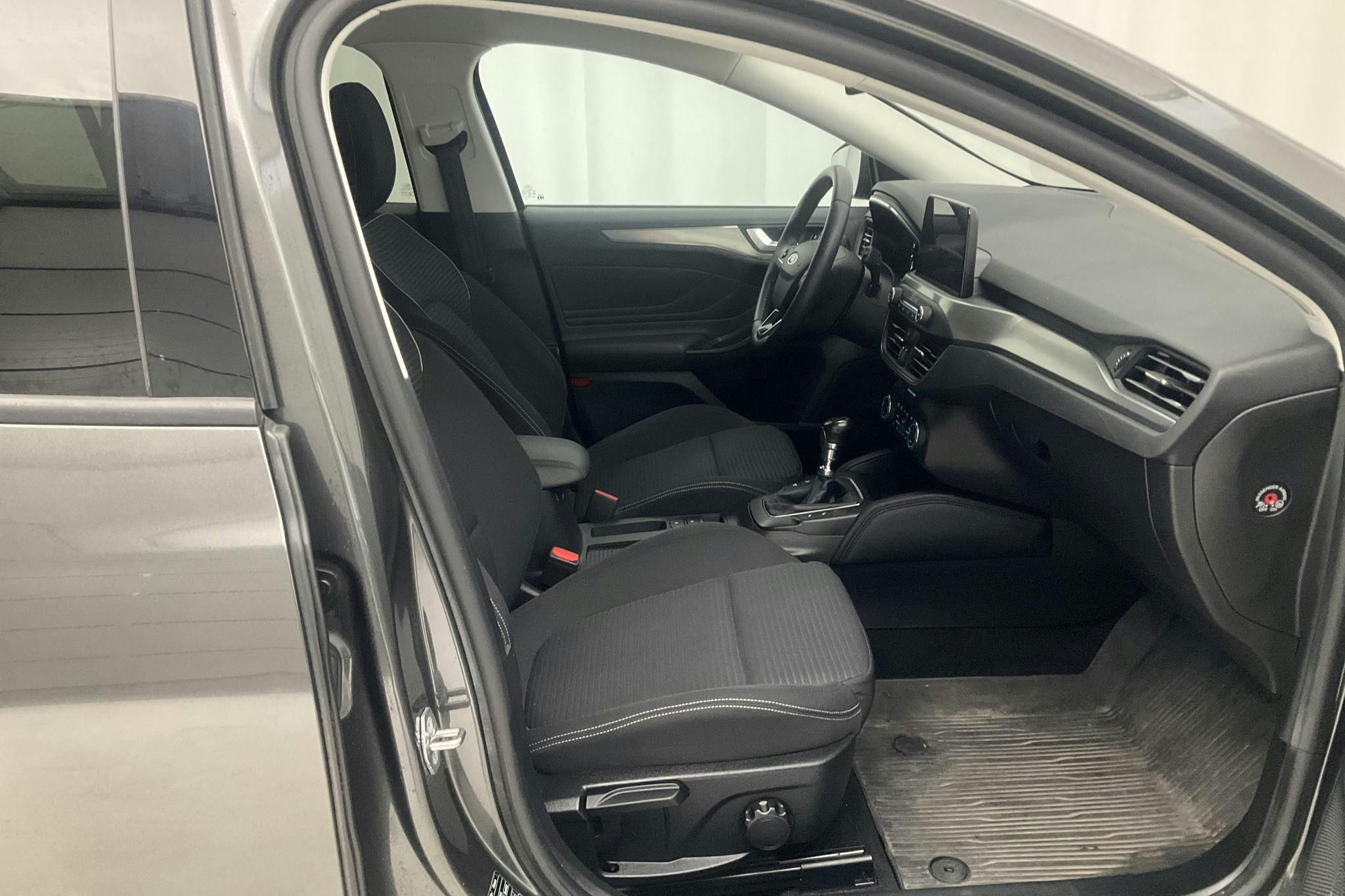 Ford Focus 1.0T EcoBoost 5dr (125hk) - 5 090 mil - Manuell - grå - 2019
