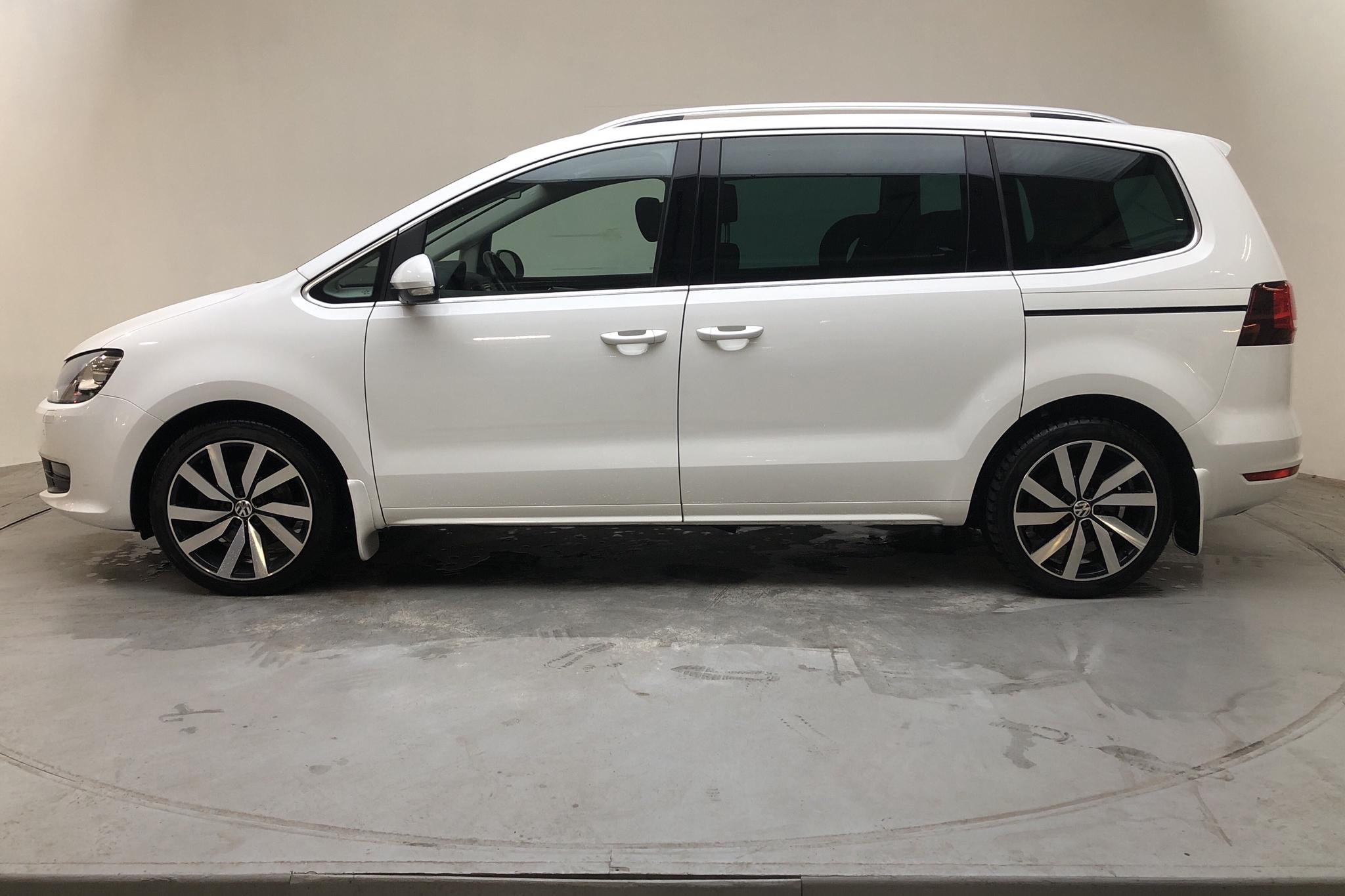 VW Sharan 2.0 TDI (150hk) - 11 546 mil - Automat - vit - 2016