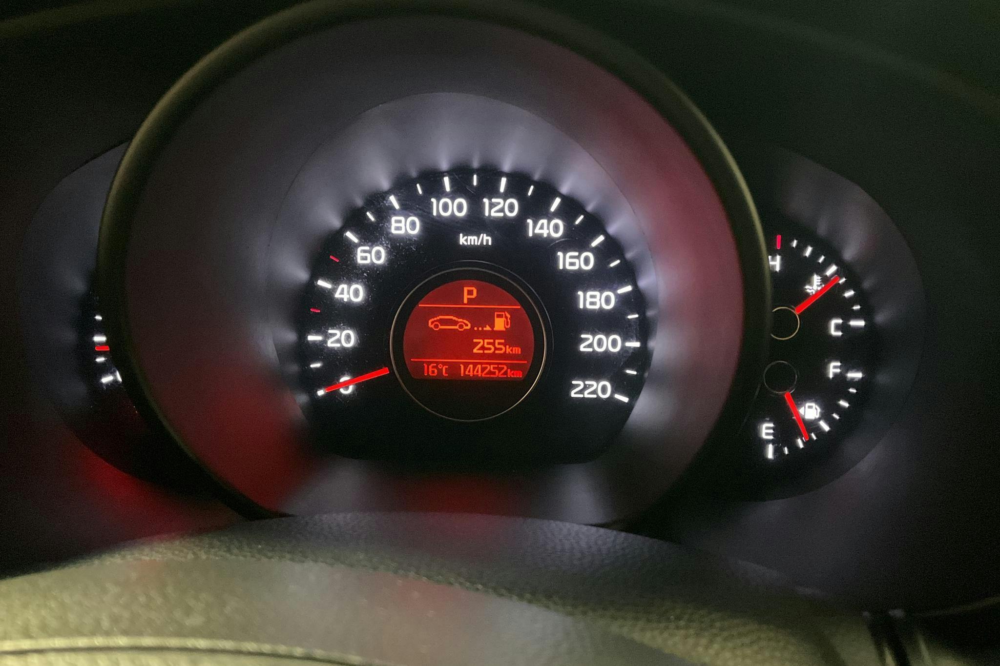 KIA Soul 1.6 CRDi (136hk) - 14 425 mil - Automat - röd - 2016