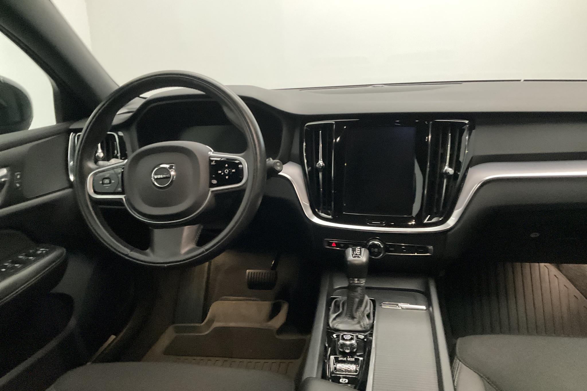 Volvo V60 D4 Cross Country AWD (190hk) - 6 256 mil - Automat - svart - 2019
