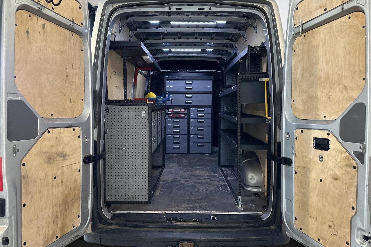 VW Crafter 35 2.0 TDI Skåp (177hk) - 15 703 mil - Manuell - silver - 2018