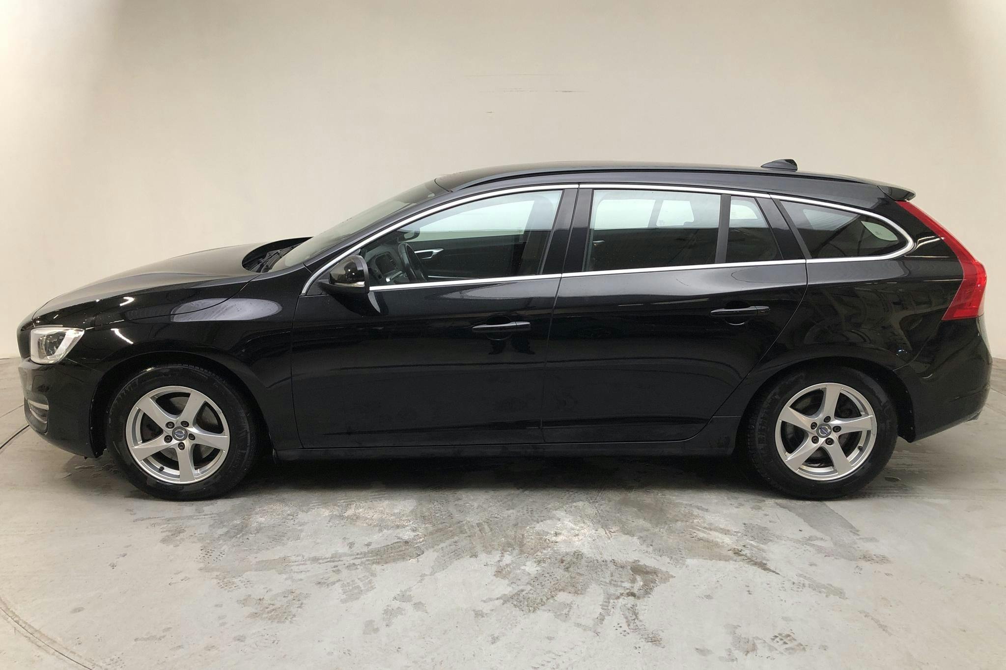 Volvo V60 D4 (190hk) - 7 711 mil - Automat - svart - 2017