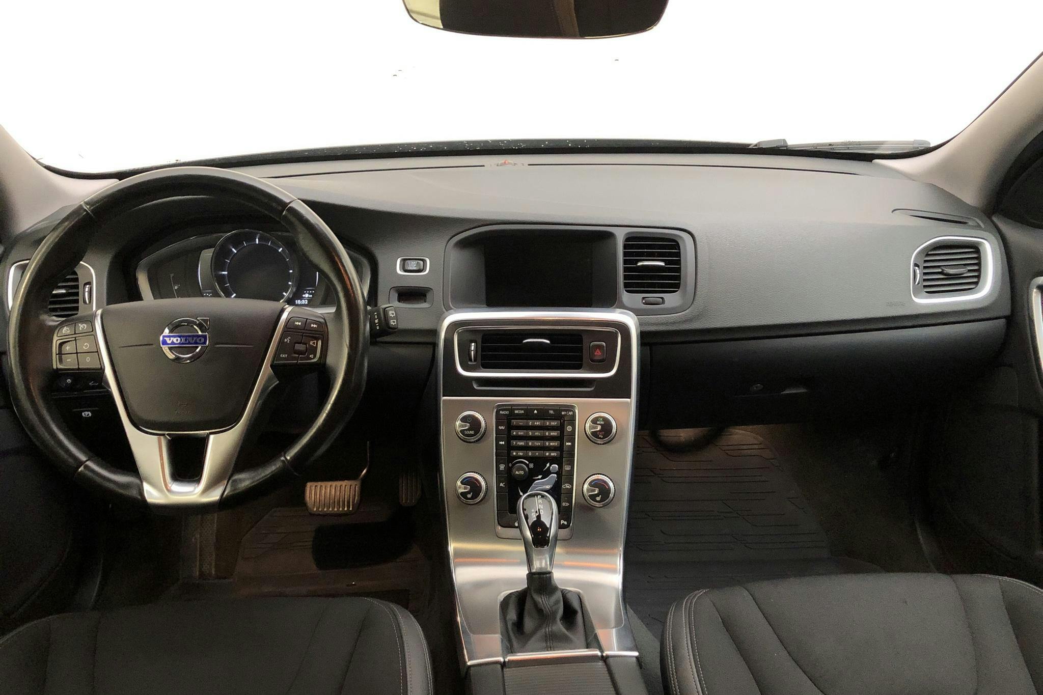 Volvo V60 D4 (190hk) - 7 711 mil - Automat - svart - 2017