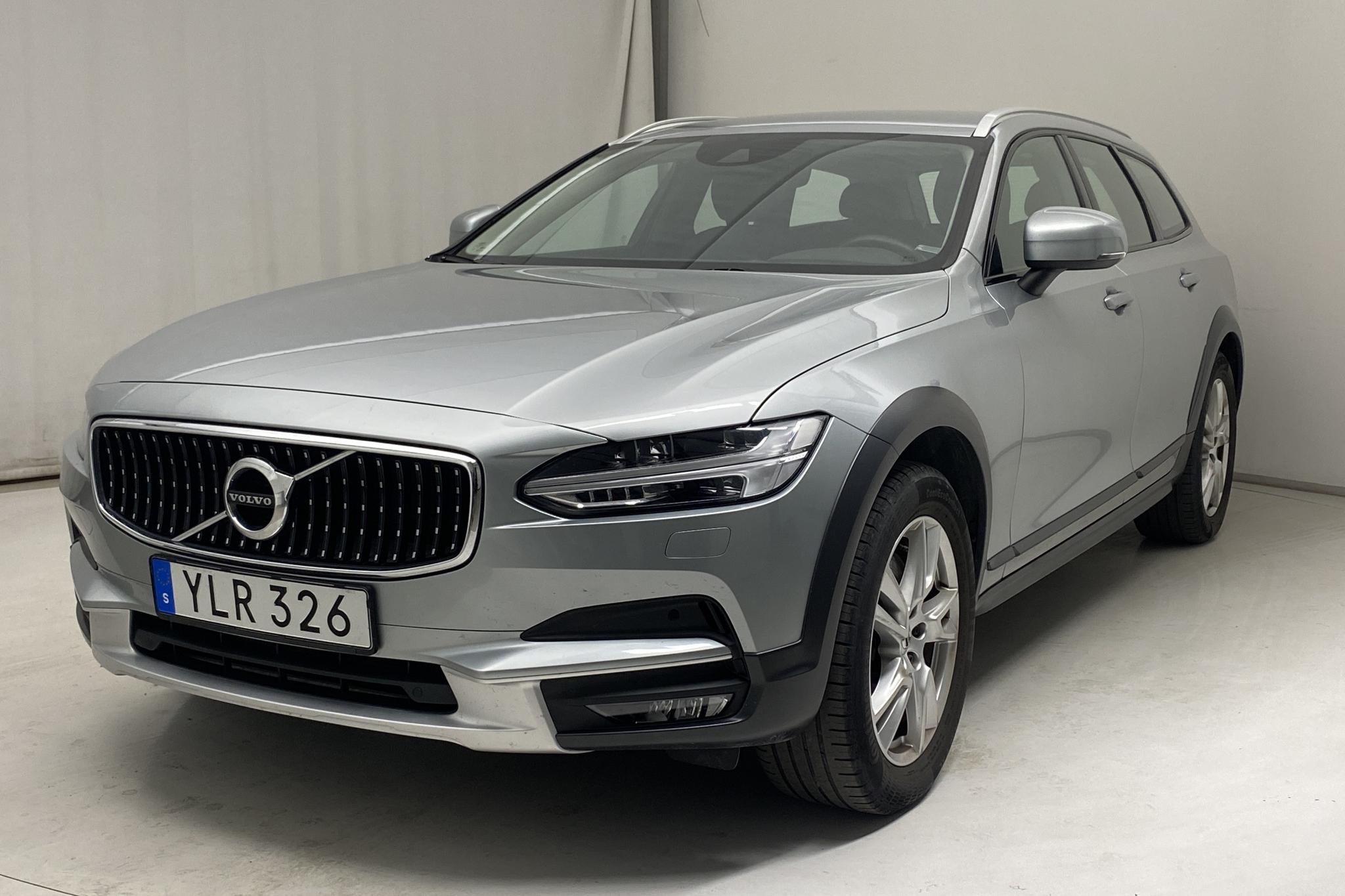 Volvo V90 D4 Cross Country AWD (190hk) - 5 133 mil - Automat - silver - 2019