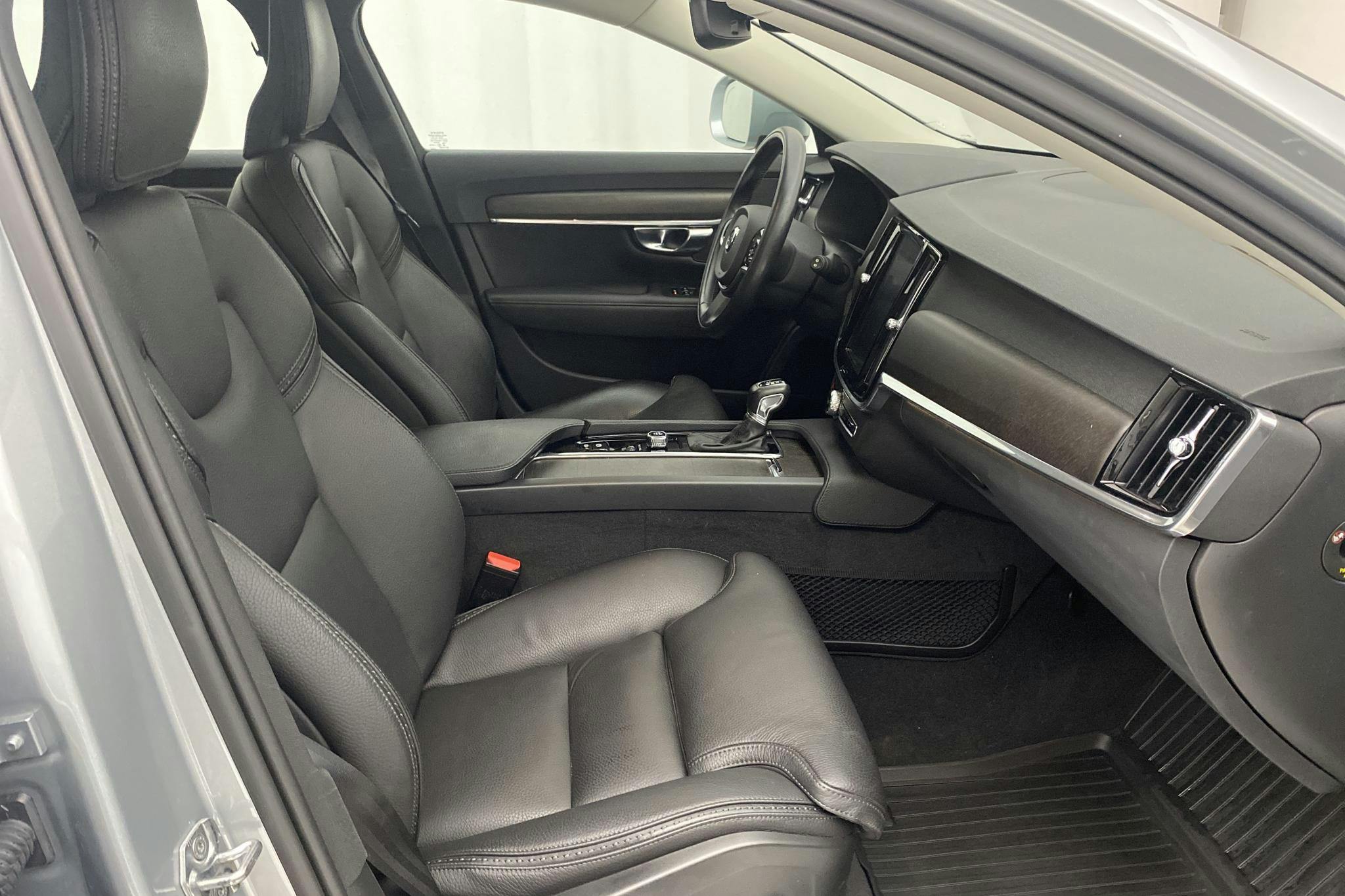 Volvo V90 D4 Cross Country AWD (190hk) - 5 133 mil - Automat - silver - 2019