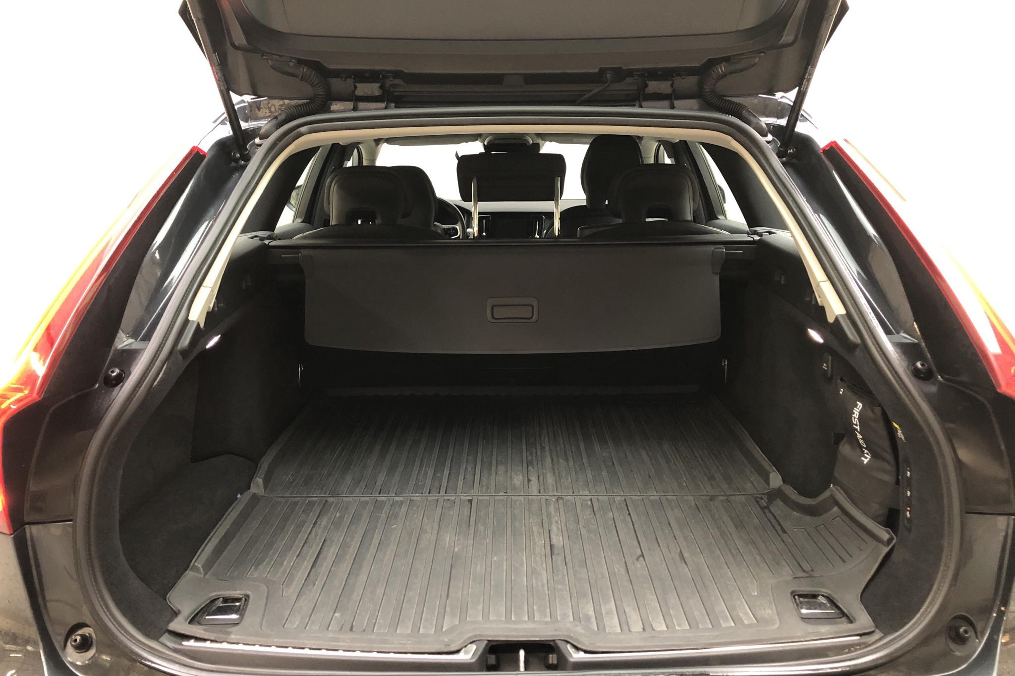 Volvo V90 D4 AWD (190hk) - 10 041 mil - Automat - grå - 2019