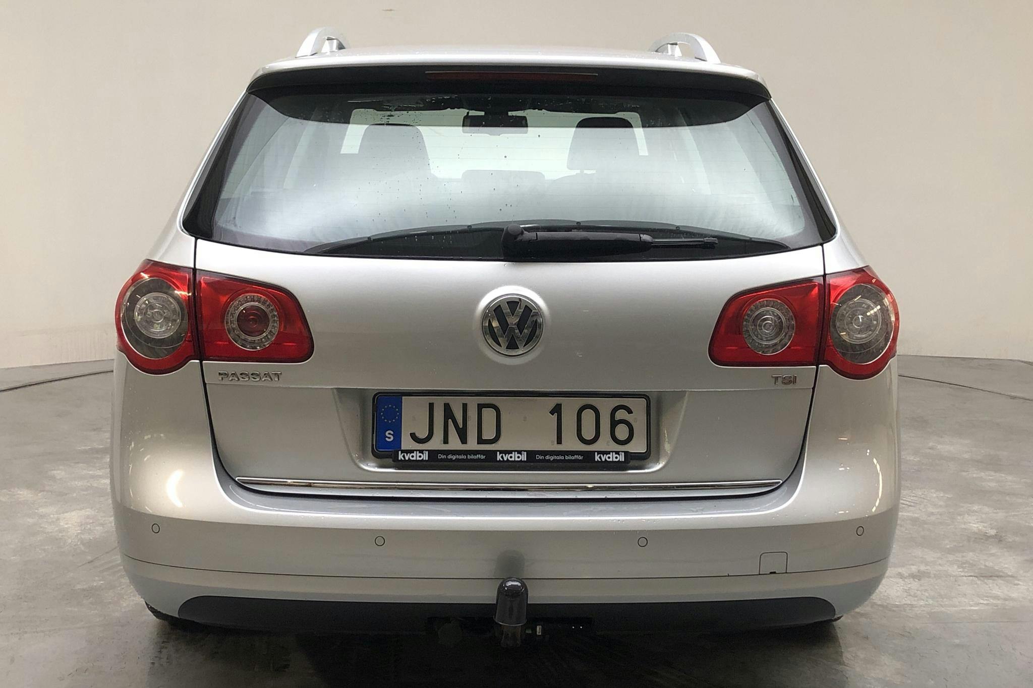 VW Passat 1.4 TSI EcoFuel Variant (150hk) - 188 650 km - Automatic - silver - 2010