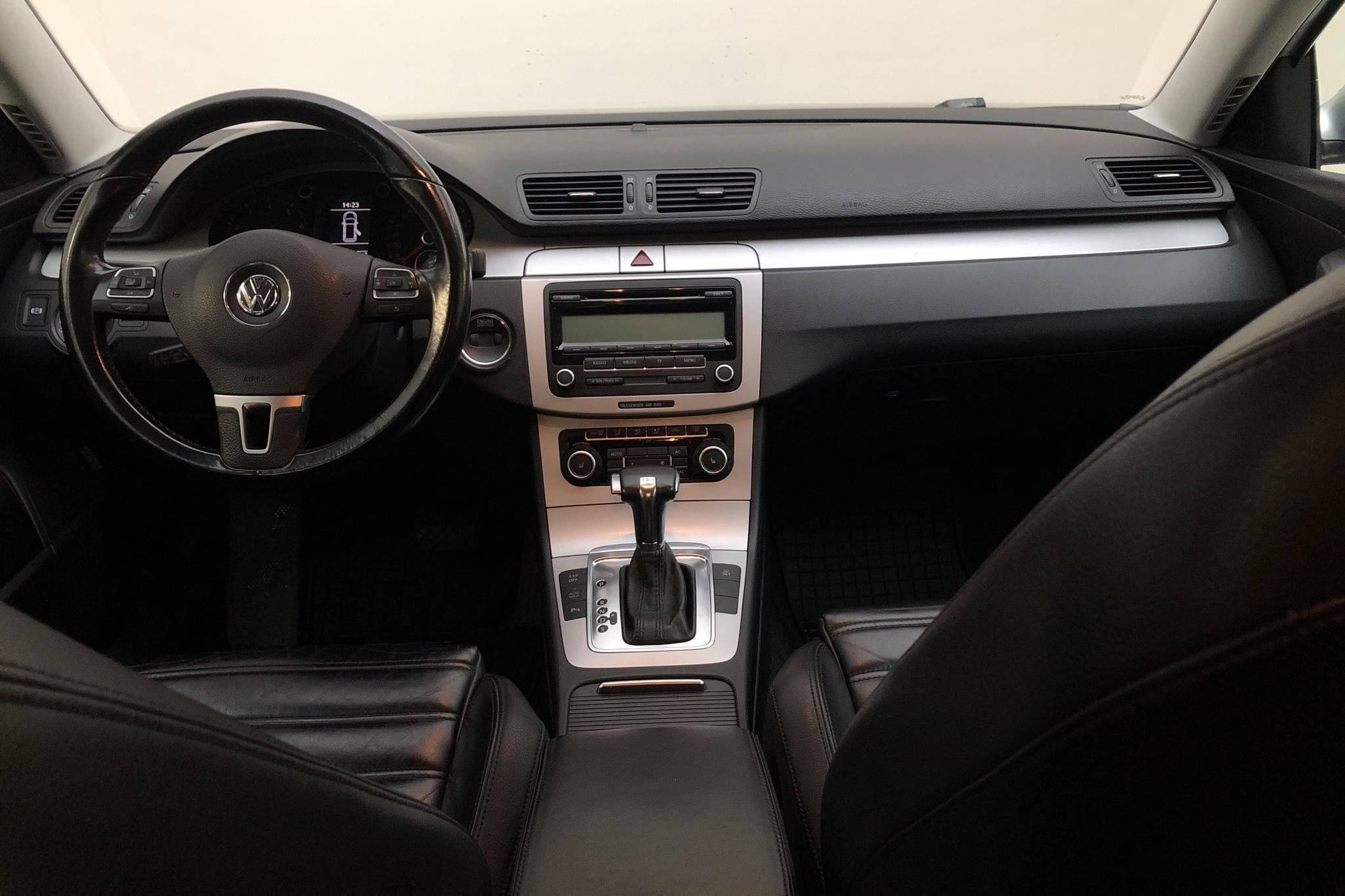 VW Passat 1.4 TSI EcoFuel Variant (150hk) - 188 650 km - Automatic - silver - 2010