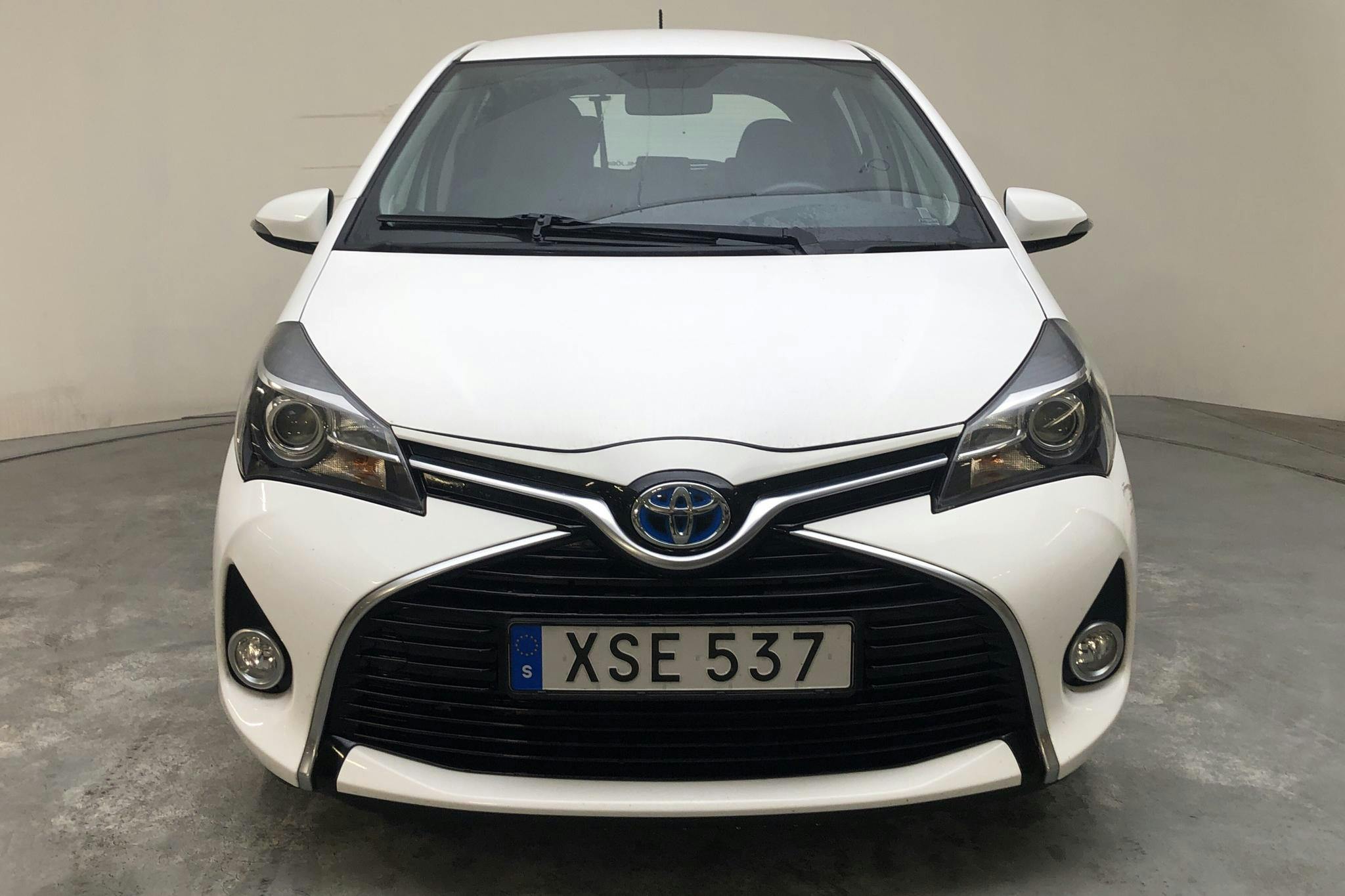 Toyota Yaris 1.5 HSD 5dr (75hk) - 9 888 mil - Automat - vit - 2015