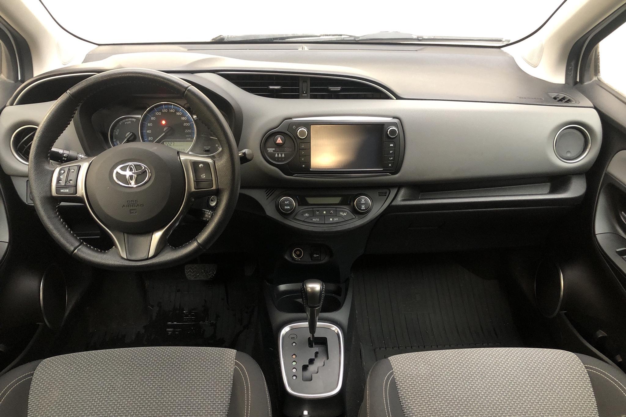 Toyota Yaris 1.5 HSD 5dr (75hk) - 98 880 km - Automatic - white - 2015