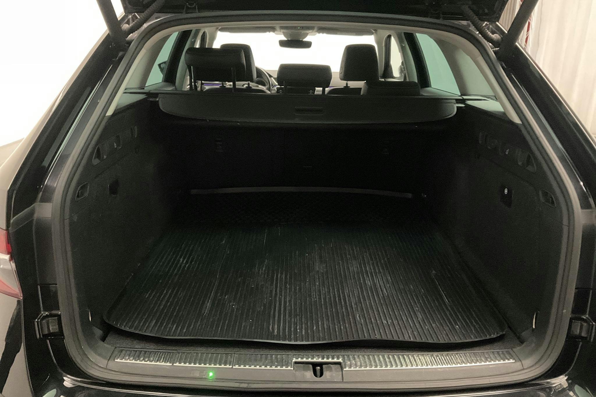 Skoda Superb 2.0 TDI 4x4 Kombi (190hk) - 73 310 km - Automatic - black - 2020