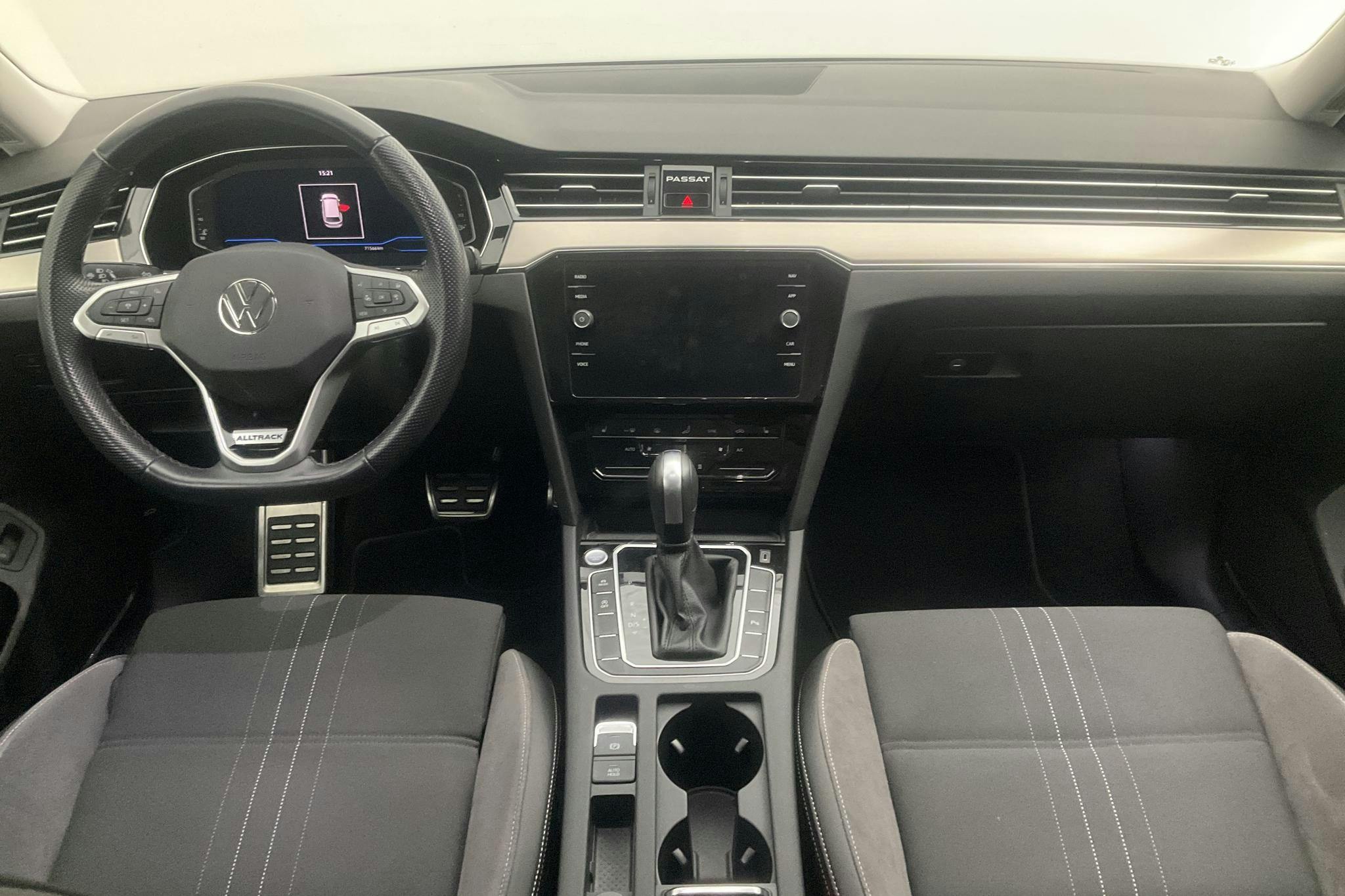 VW Passat Alltrack 2.0 TDI Sportscombi 4Motion (200hk) - 71 570 km - Automatic - silver - 2021