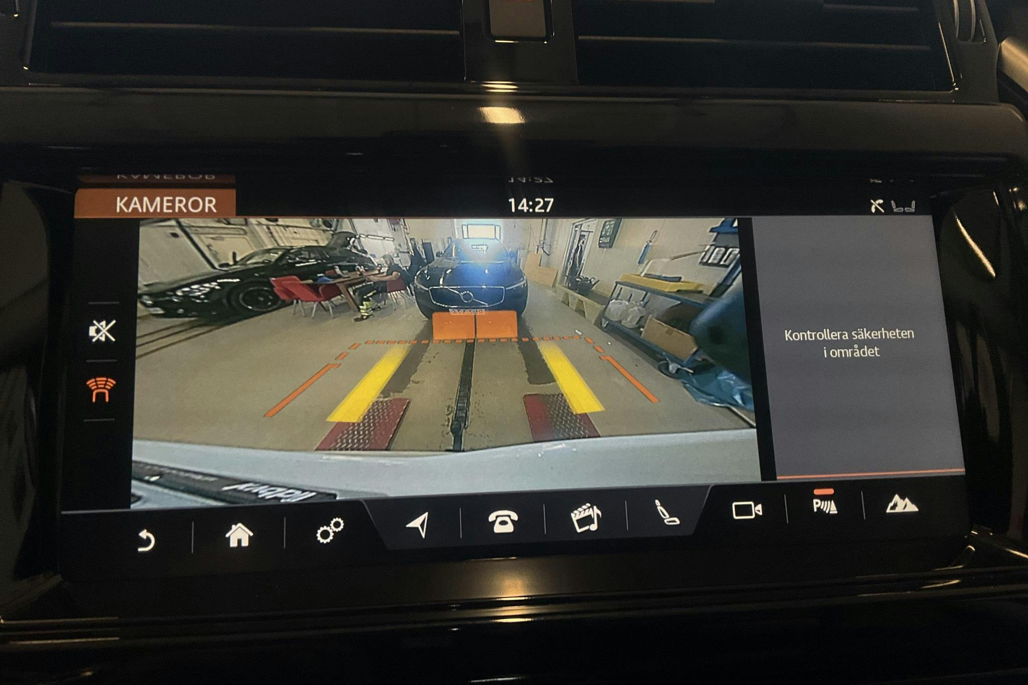Land Rover Discovery 3.0L TD6 Diesel (258hk) - 7 953 mil - Automat - vit - 2018
