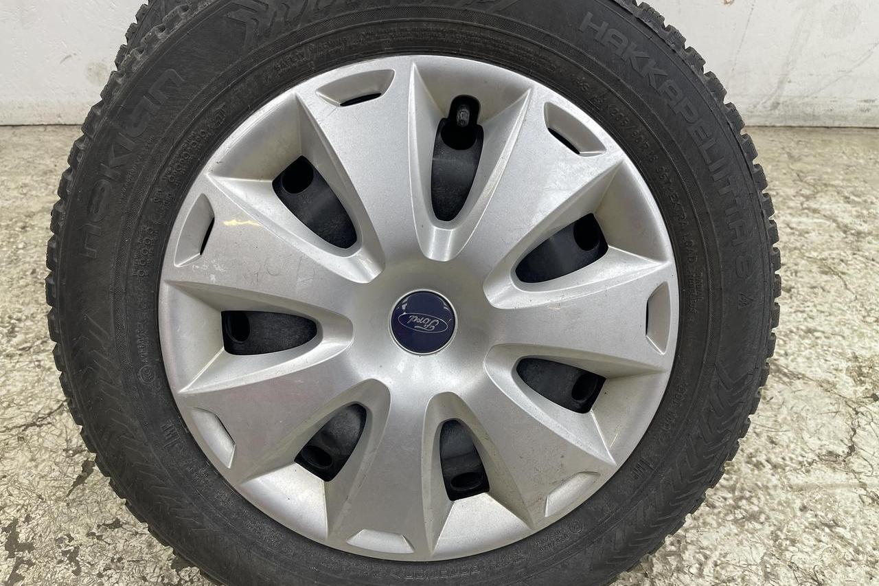 Ford Focus 1.5 TDCi Kombi (120hk) - 7 294 mil - Manuell - röd - 2019