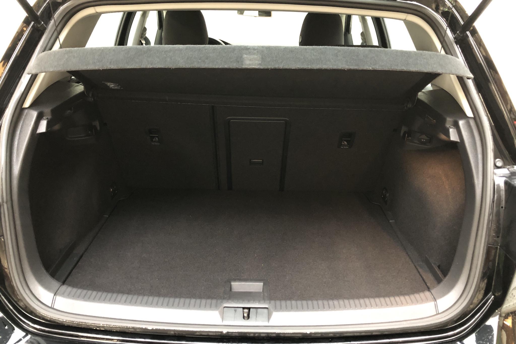VW Golf VII 1.2 TSI 5dr (110hk) - 5 678 mil - Automat - svart - 2016