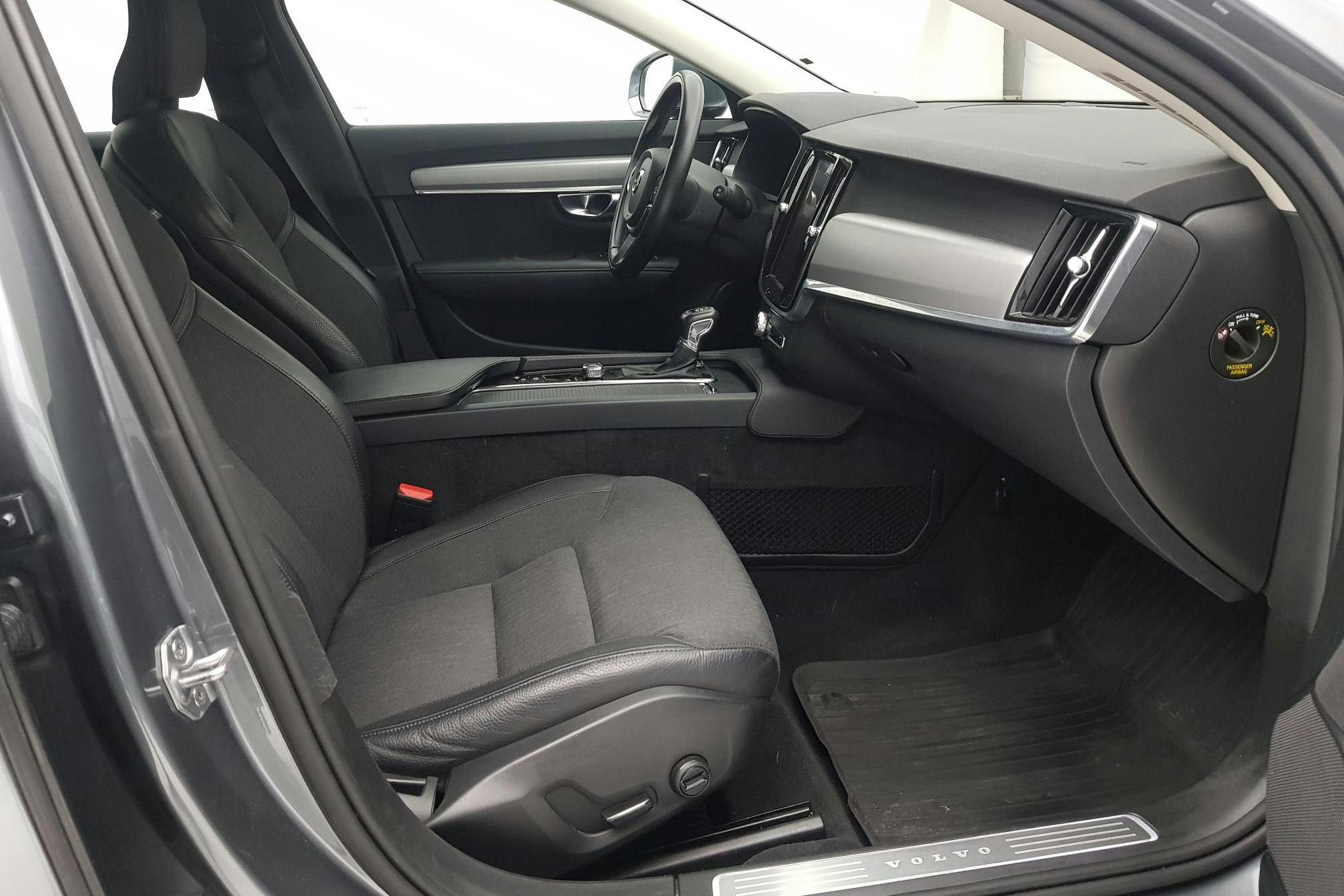 Volvo V90 D4 (190hk) - 162 950 km - Automatic - gray - 2019
