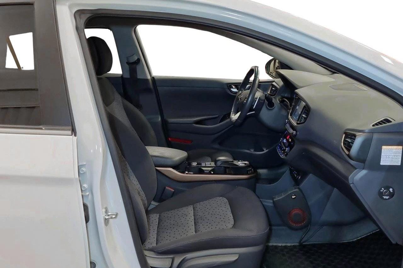Hyundai IONIQ Electric (120hk) - 31 830 km - Automatic - white - 2019