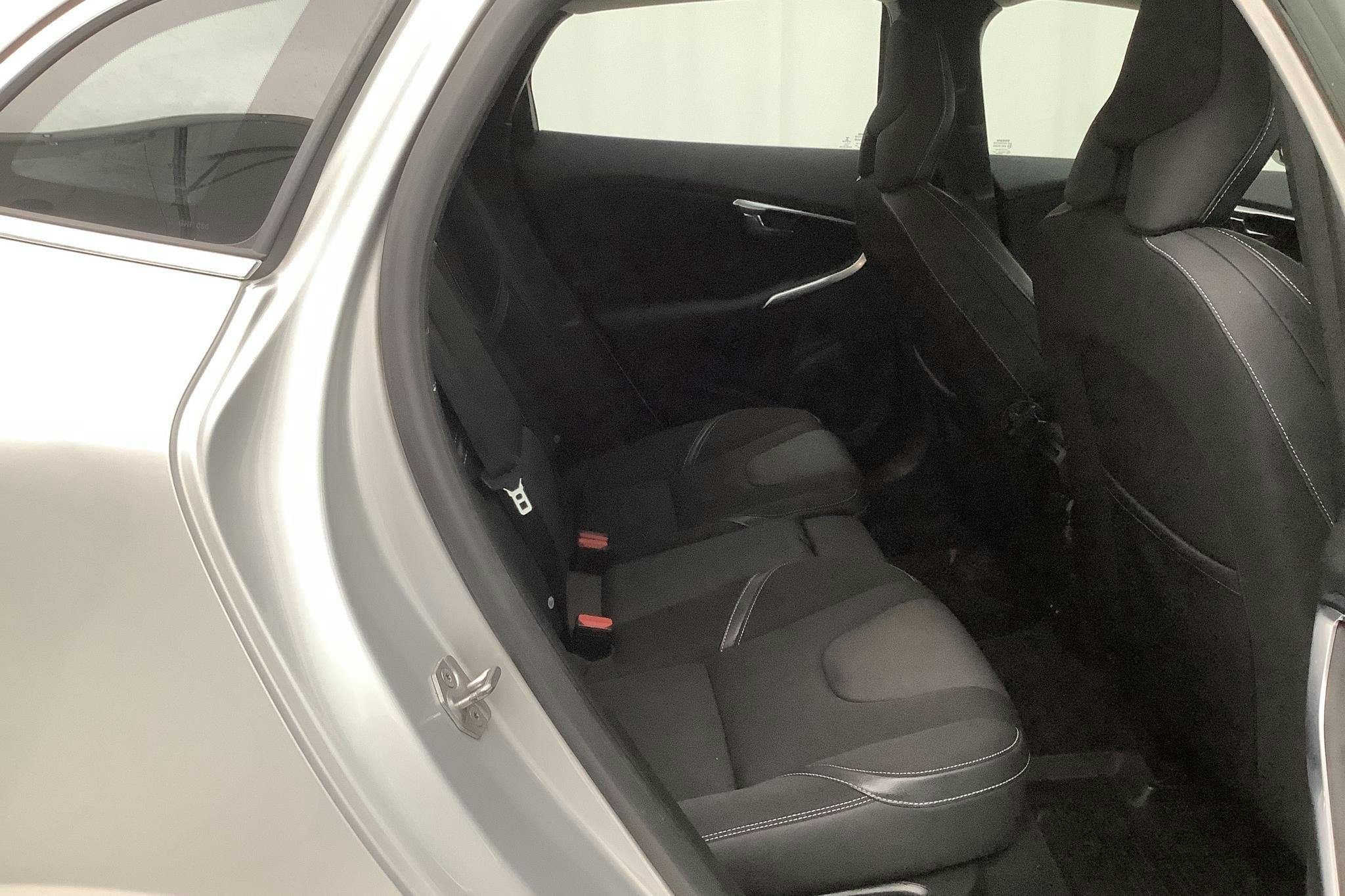 Volvo V40 D2 (115hk) - 9 980 mil - Manuell - silver - 2015