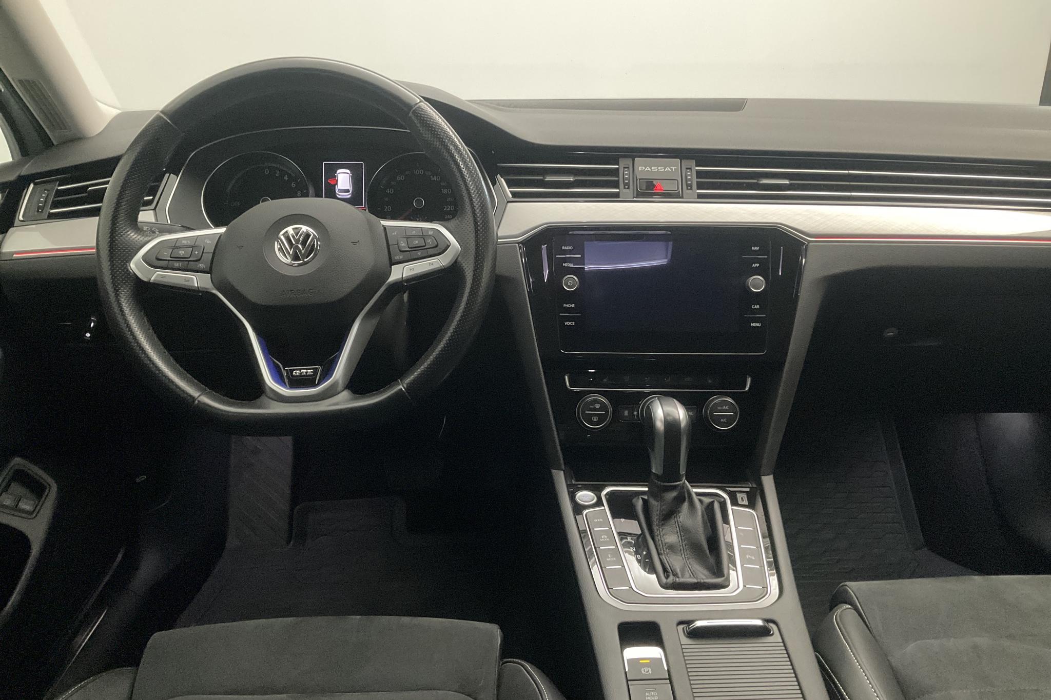 VW Passat 1.4 GTE Sportscombi (218hk) - 8 028 mil - Automat - vit - 2020