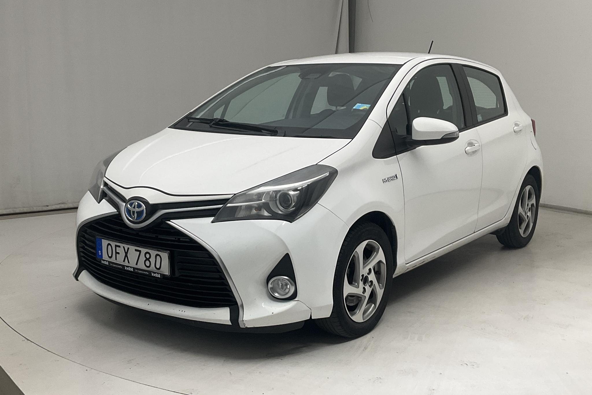 Toyota Yaris 1.5 HSD 5dr (75hk) - 17 834 mil - Automat - vit - 2016