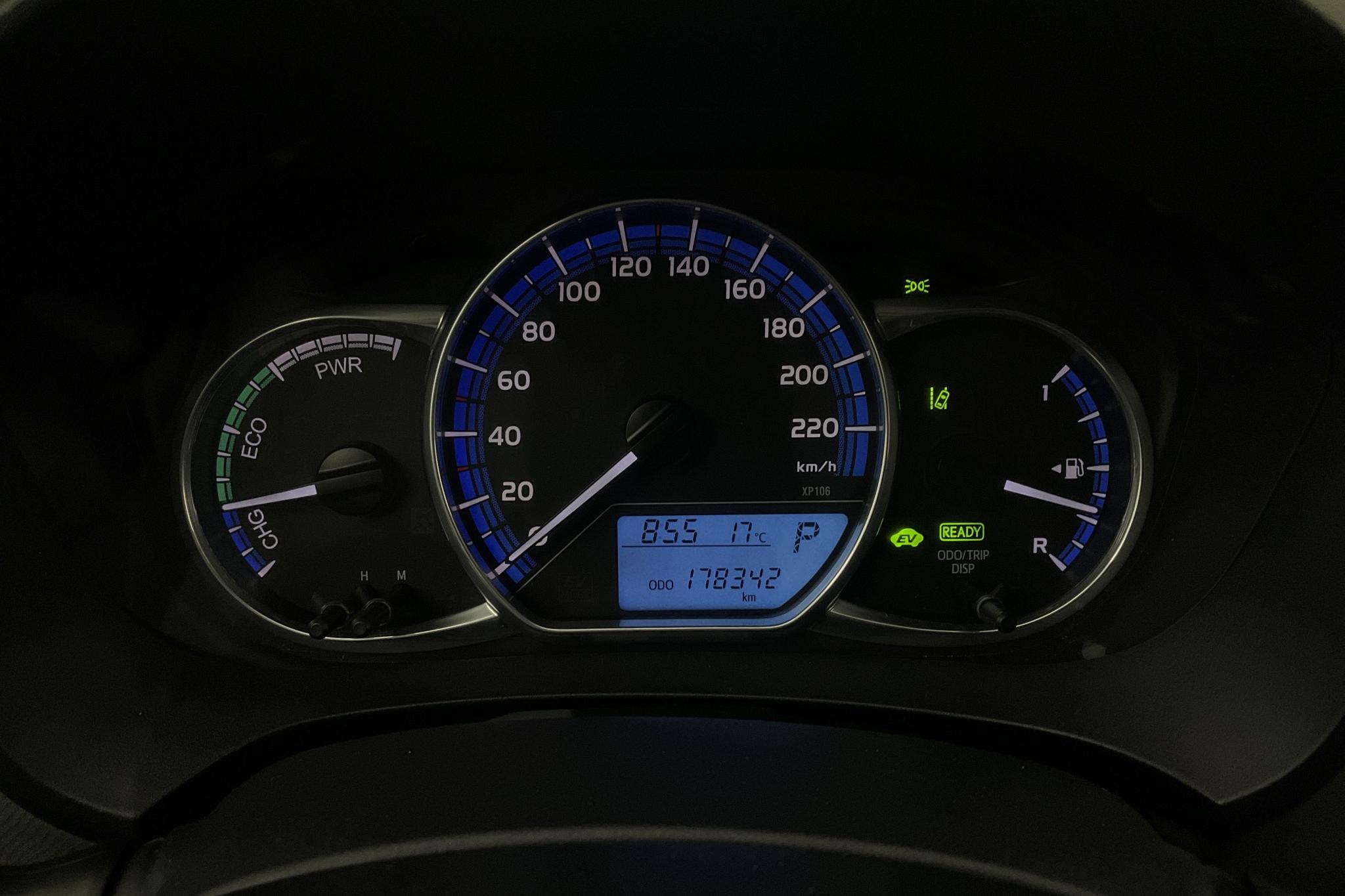 Toyota Yaris 1.5 HSD 5dr (75hk) - 17 834 mil - Automat - vit - 2016
