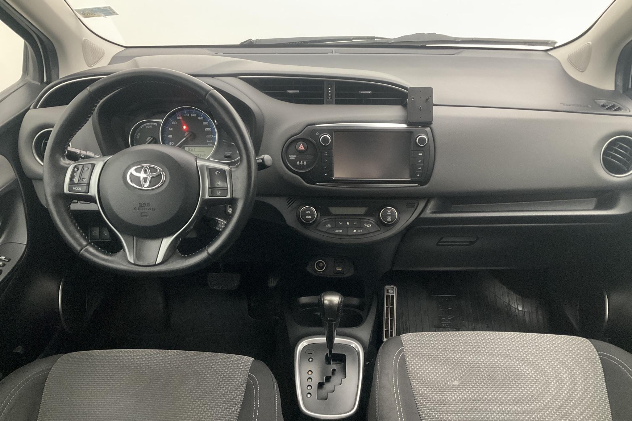 Toyota Yaris 1.5 HSD 5dr (75hk) - 178 340 km - Automatic - white - 2016
