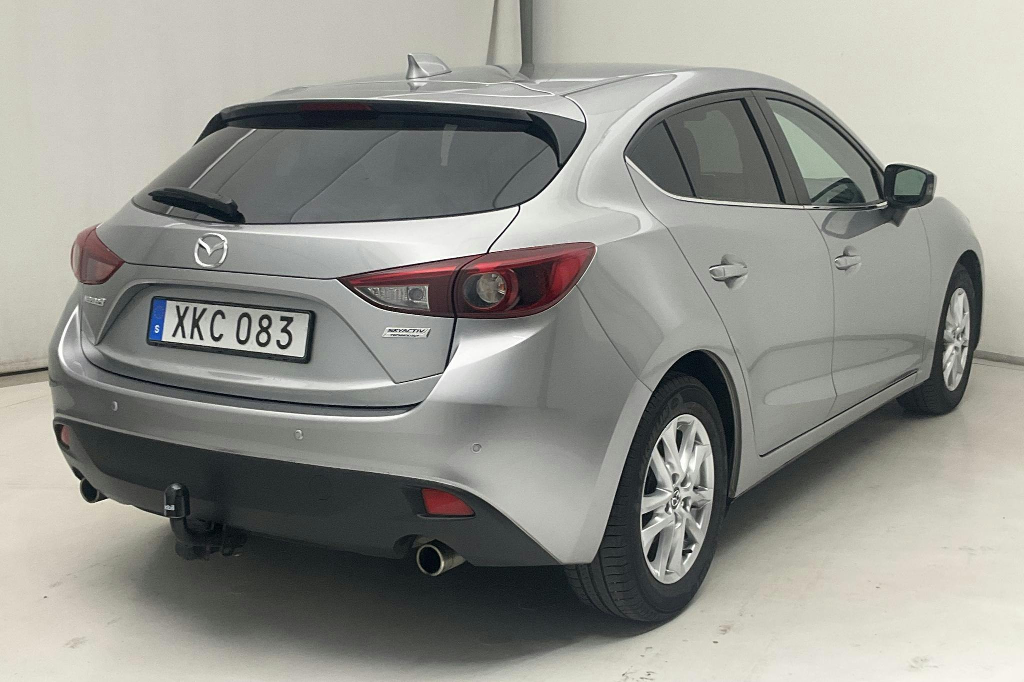 Mazda 3 2.0 5dr (120hk) - 4 626 mil - Manuell - grå - 2015