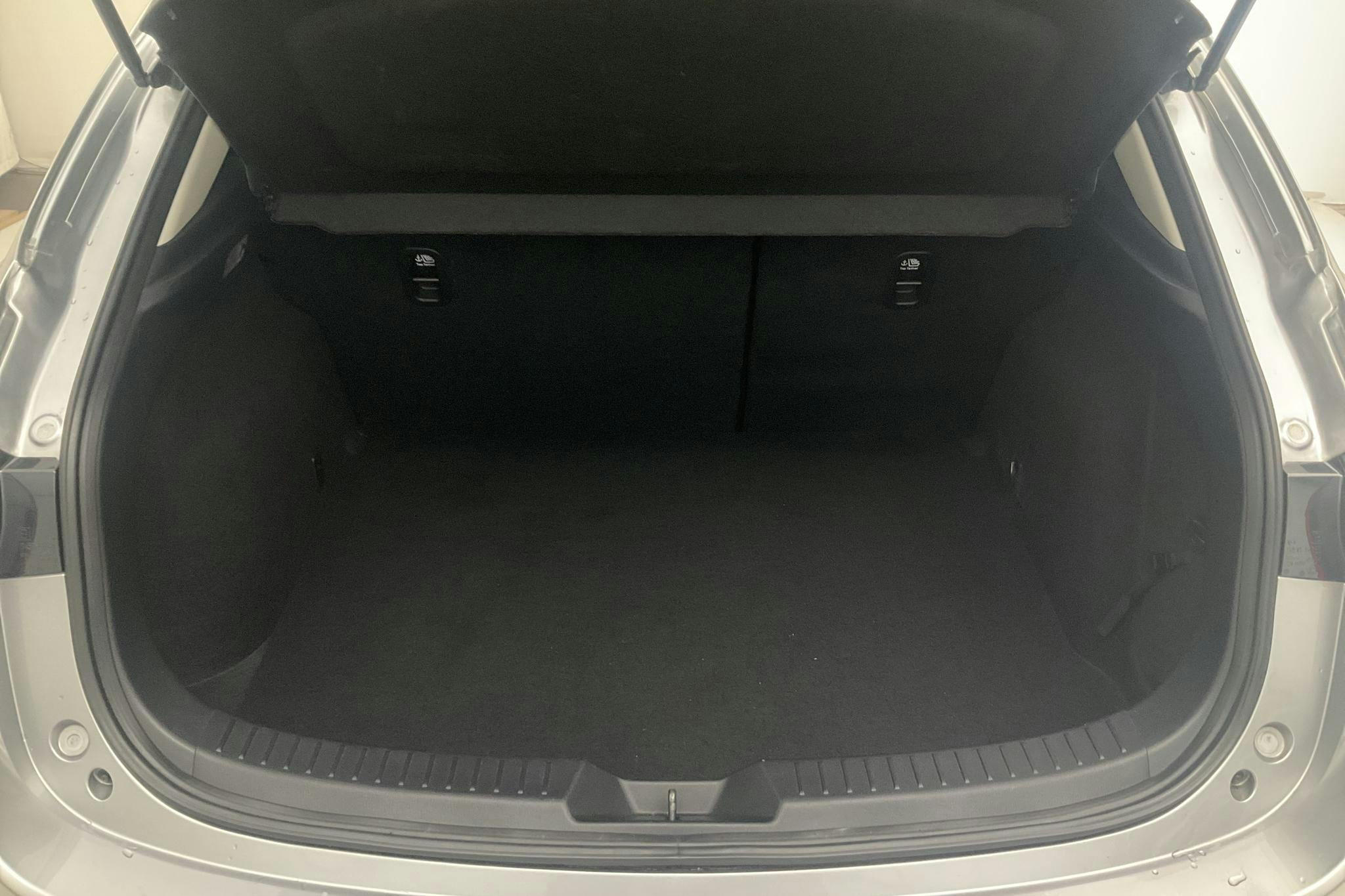 Mazda 3 2.0 5dr (120hk) - 4 626 mil - Manuell - grå - 2015