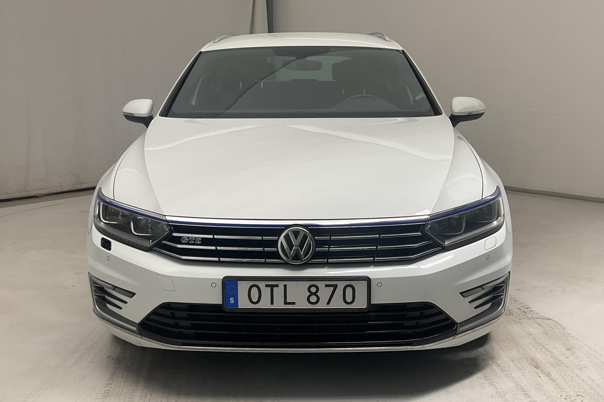 VW Passat 1.4 Plug-in-Hybrid Sportscombi (218hk) - 133 300 km - Automatic - white - 2016