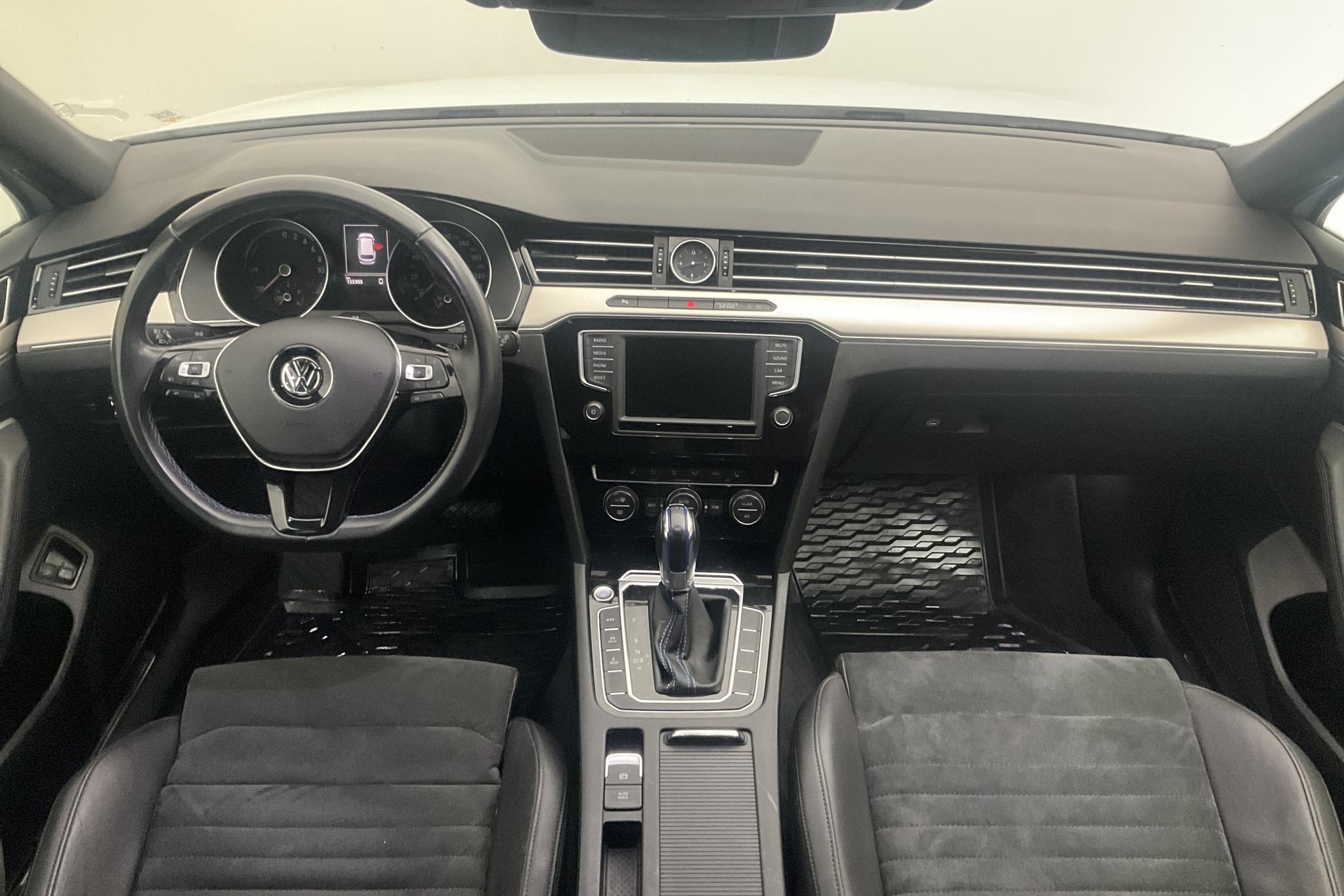 VW Passat 1.4 Plug-in-Hybrid Sportscombi (218hk) - 13 330 mil - Automat - vit - 2016