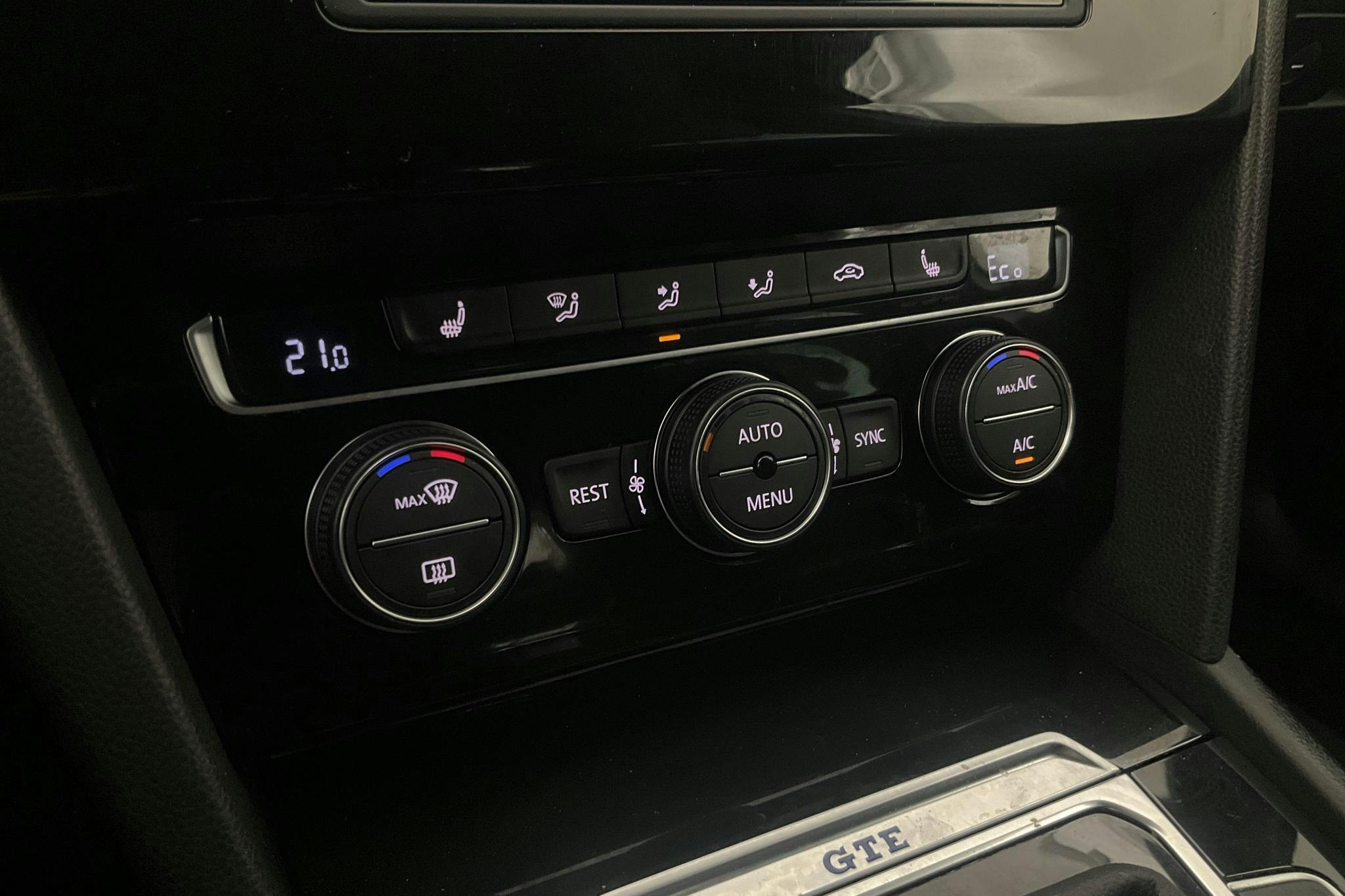 VW Passat 1.4 Plug-in-Hybrid Sportscombi (218hk) - 133 300 km - Automatic - white - 2016