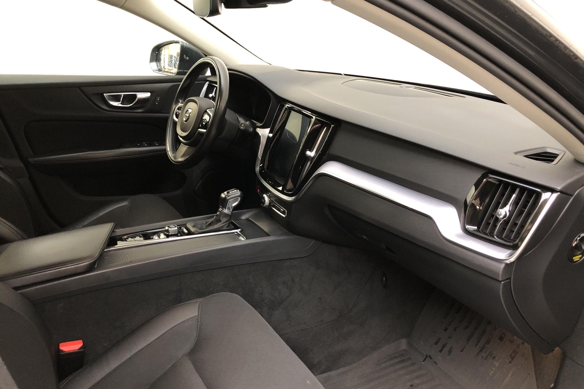 Volvo V60 D3 AWD (150hk) - 23 899 mil - Automat - grå - 2019
