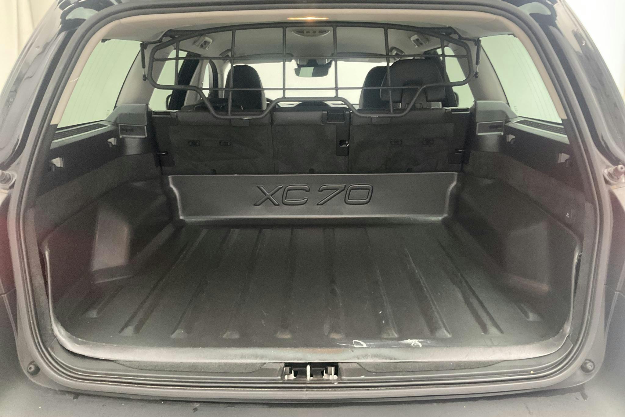 Volvo XC70 II D4 AWD (181hk) - 10 656 mil - Manuell - svart - 2015