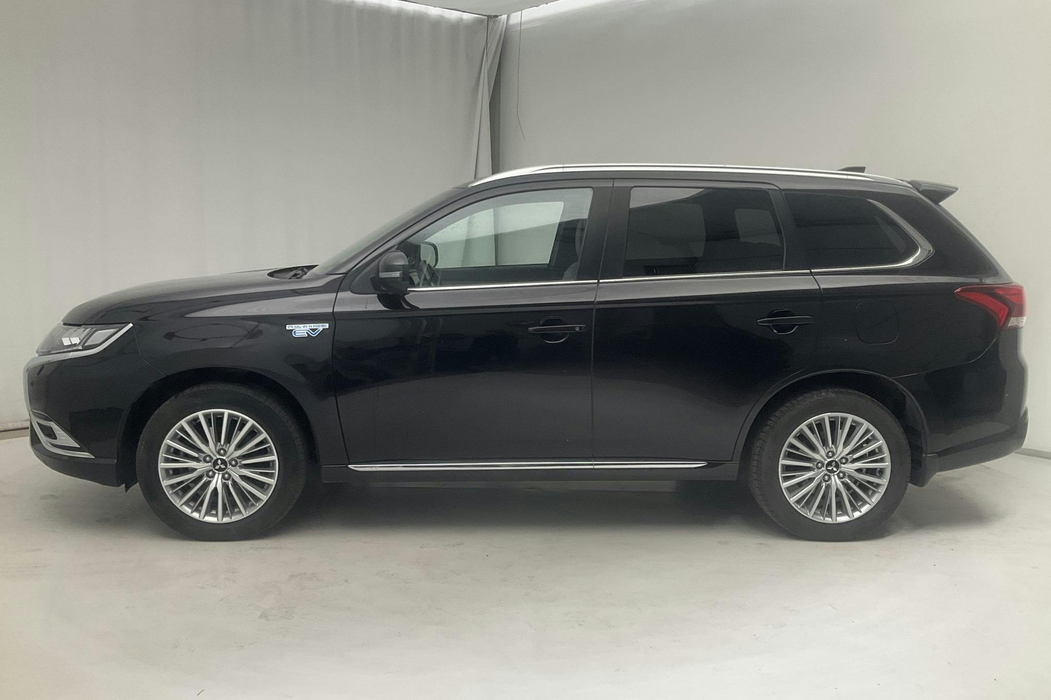 Mitsubishi Outlander 2.4 Plug-in Hybrid 4WD (136hk) - 11 589 mil - Automat - svart - 2019