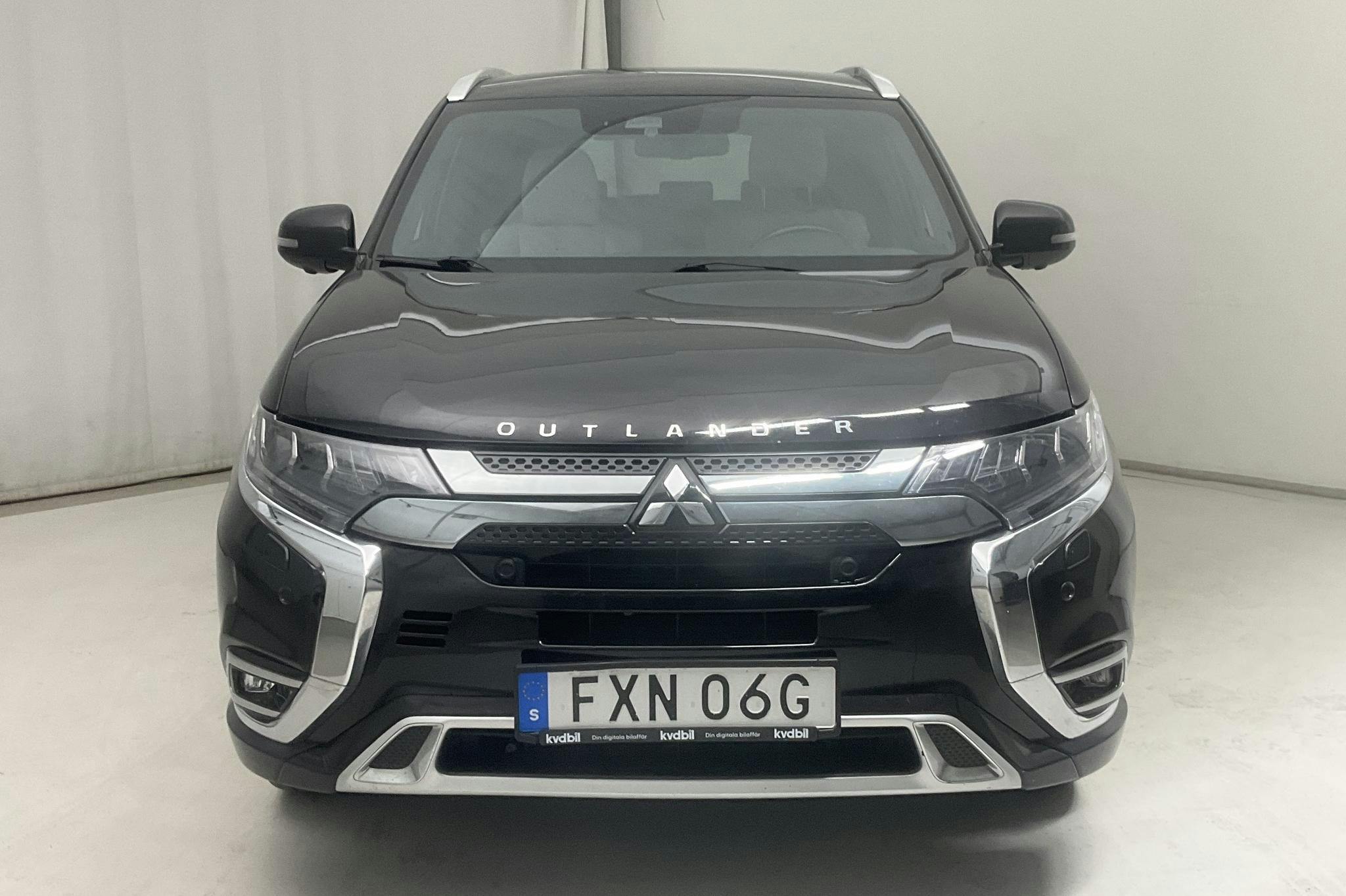 Mitsubishi Outlander 2.4 Plug-in Hybrid 4WD (136hk) - 11 589 mil - Automat - svart - 2019