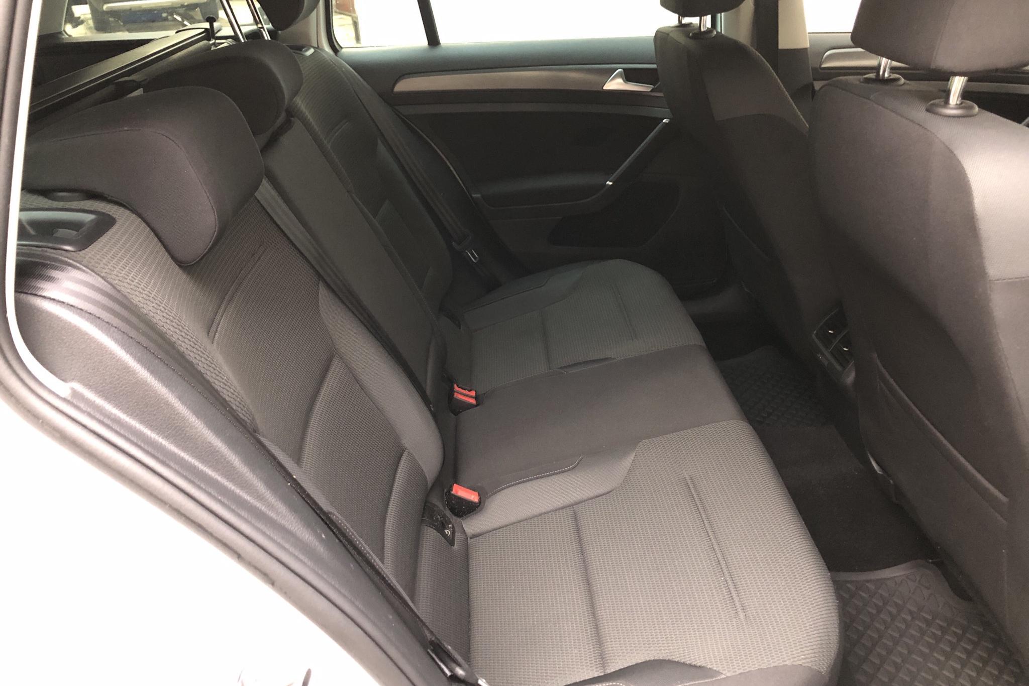 VW Golf VII 1.6 TDI Sportscombi (115hk) - 6 313 mil - Automat - vit - 2019