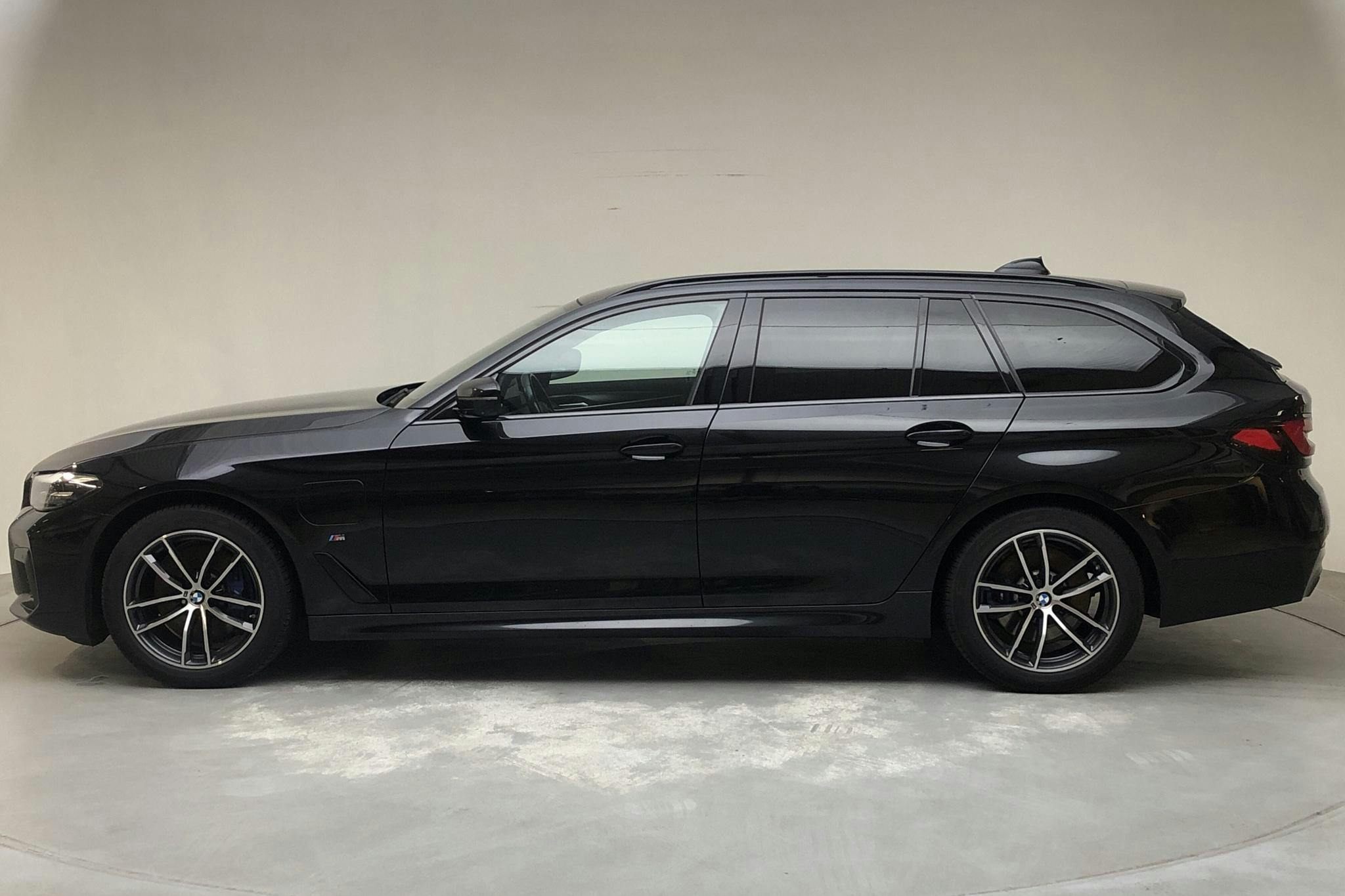 BMW 530e Touring, G31 12kWh LCI (292hk) - 13 329 mil - Automat - svart - 2021