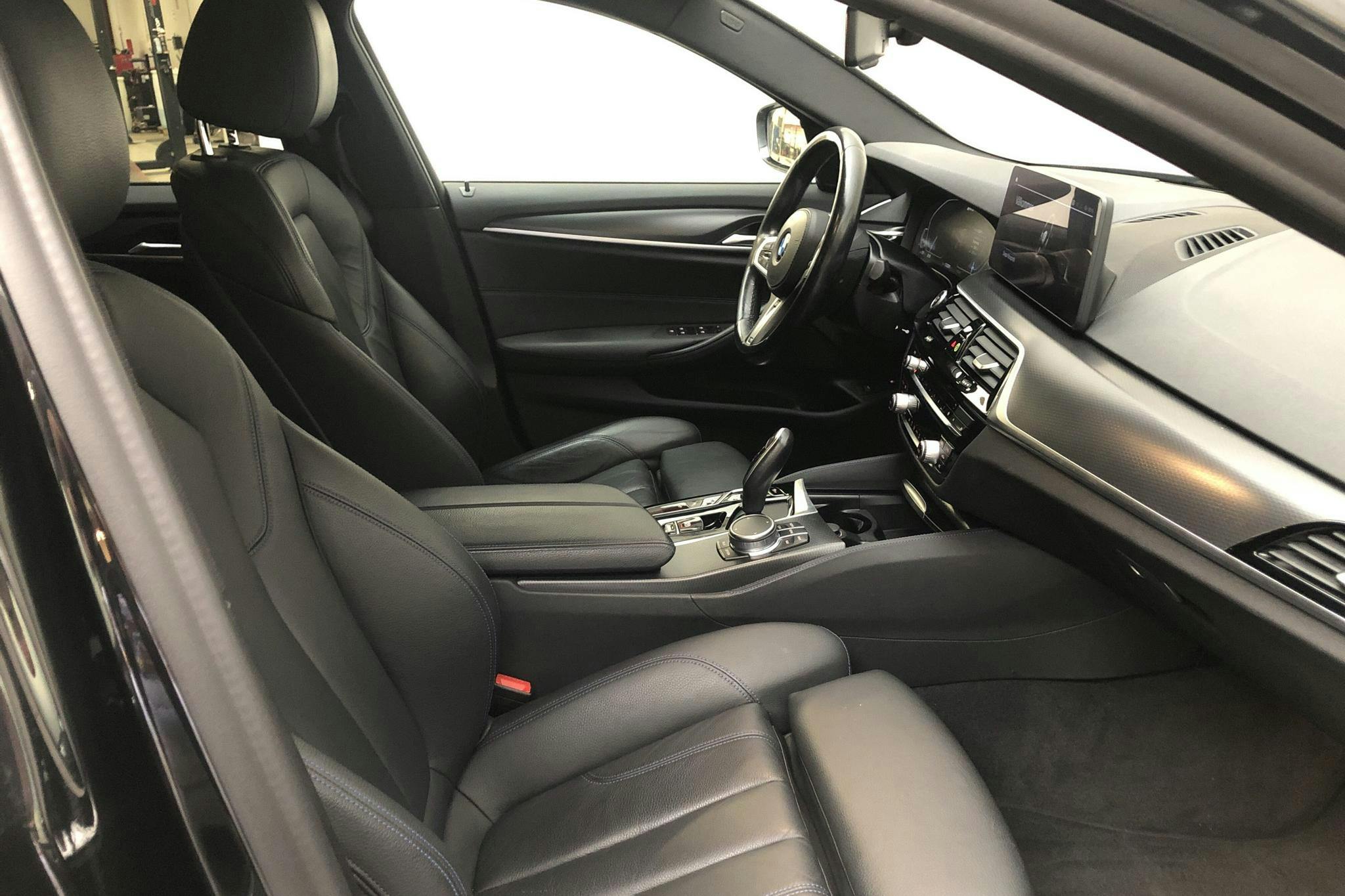 BMW 530e Touring, G31 12kWh LCI (292hk) - 13 329 mil - Automat - svart - 2021
