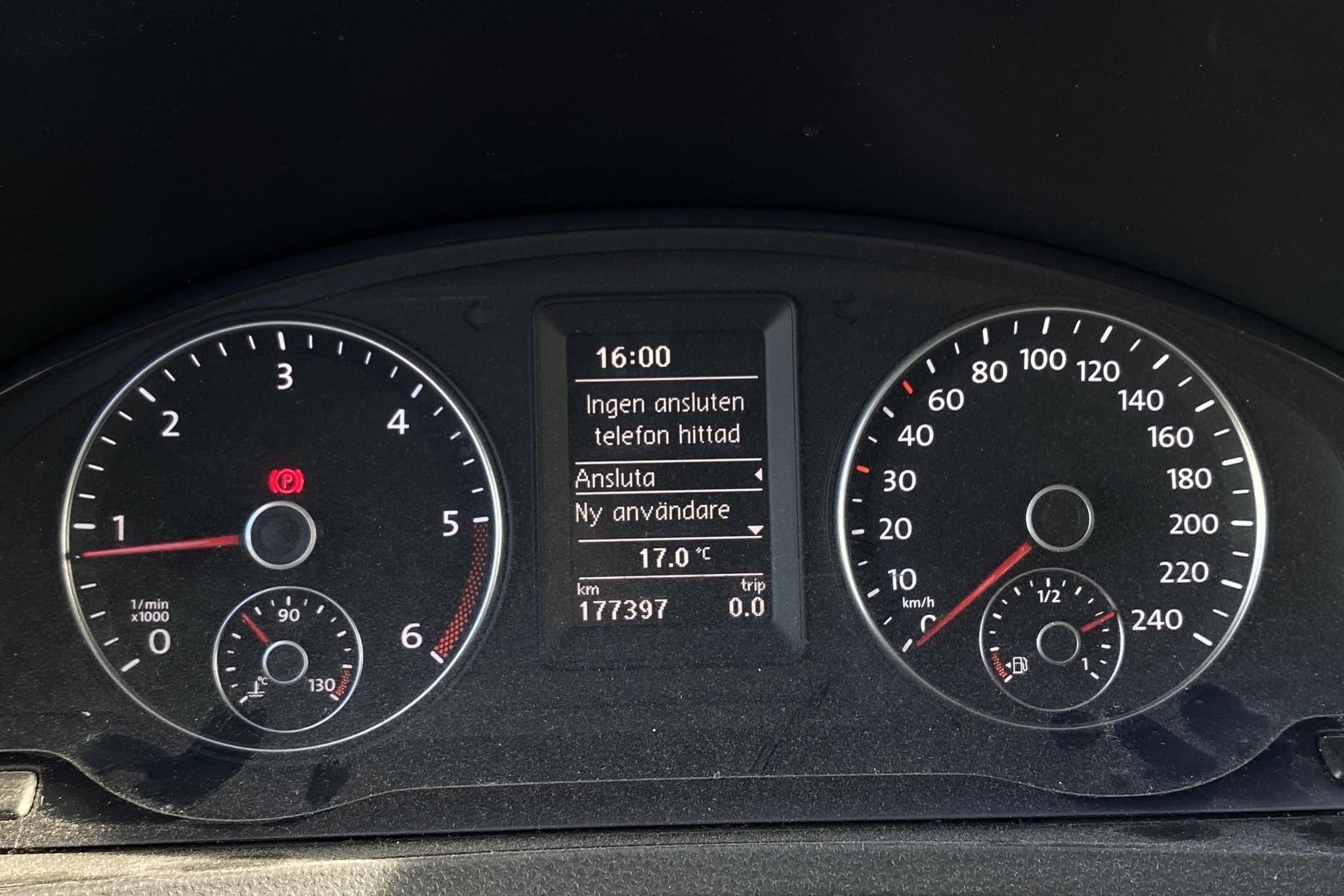 VW Transporter T5 2.0 TDI (102hk) - 17 739 mil - Manuell - vit - 2015